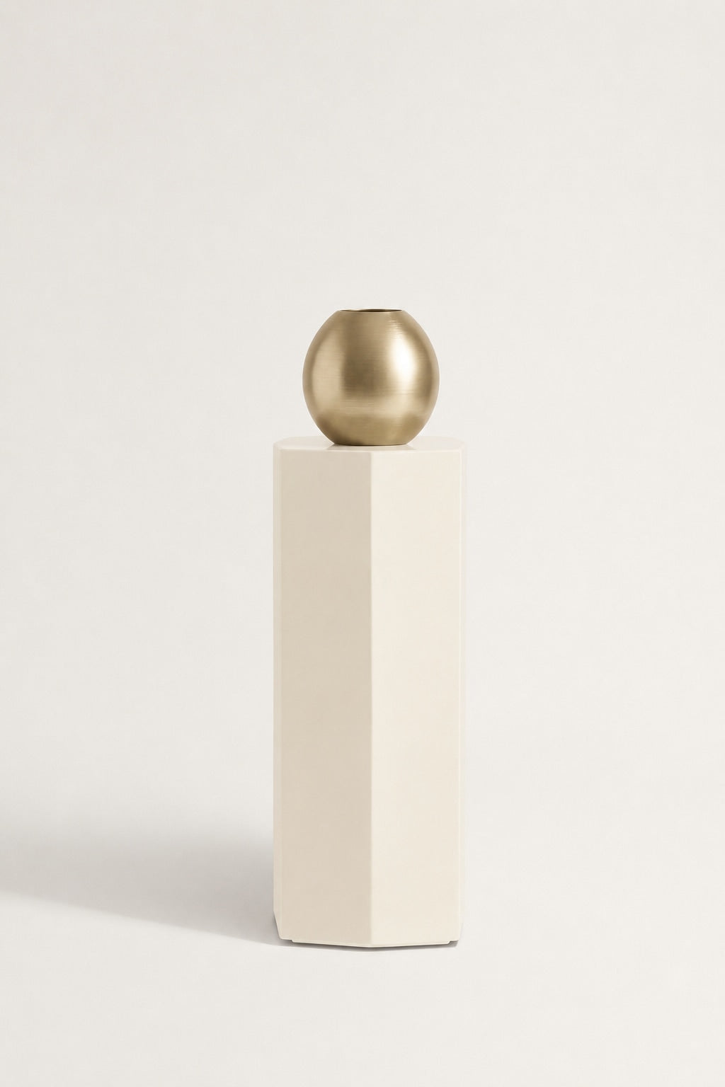 Ame II Lacquer Pedestal — detail view