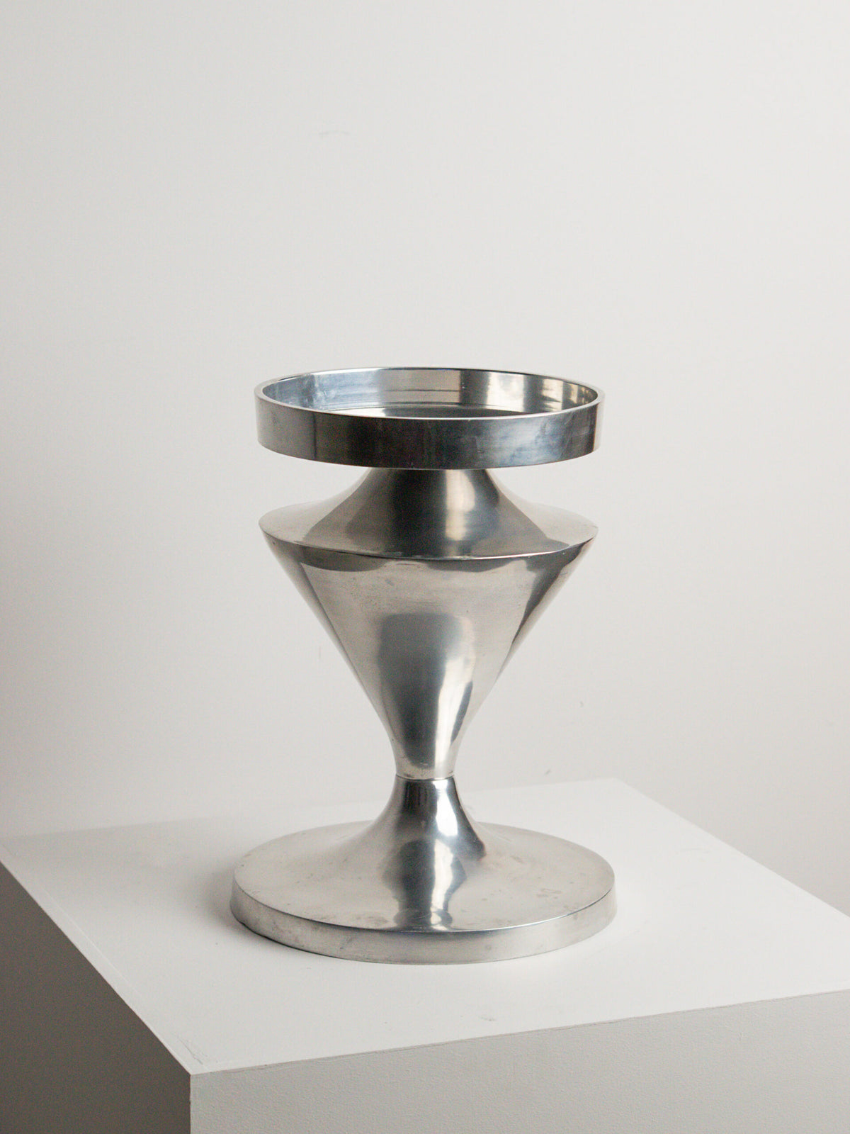 Hourglass Pedestal Stand with Lift-Off Tray, Polished Aluminium, Space Age 1970s by Studio Ecubed | The Oblist