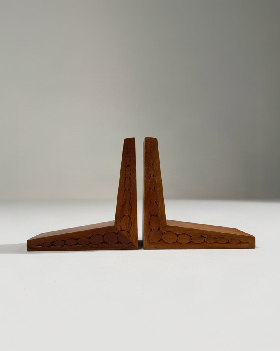 Pair of wooden bookends, France, 1940 by Figuresdesign | The Oblist