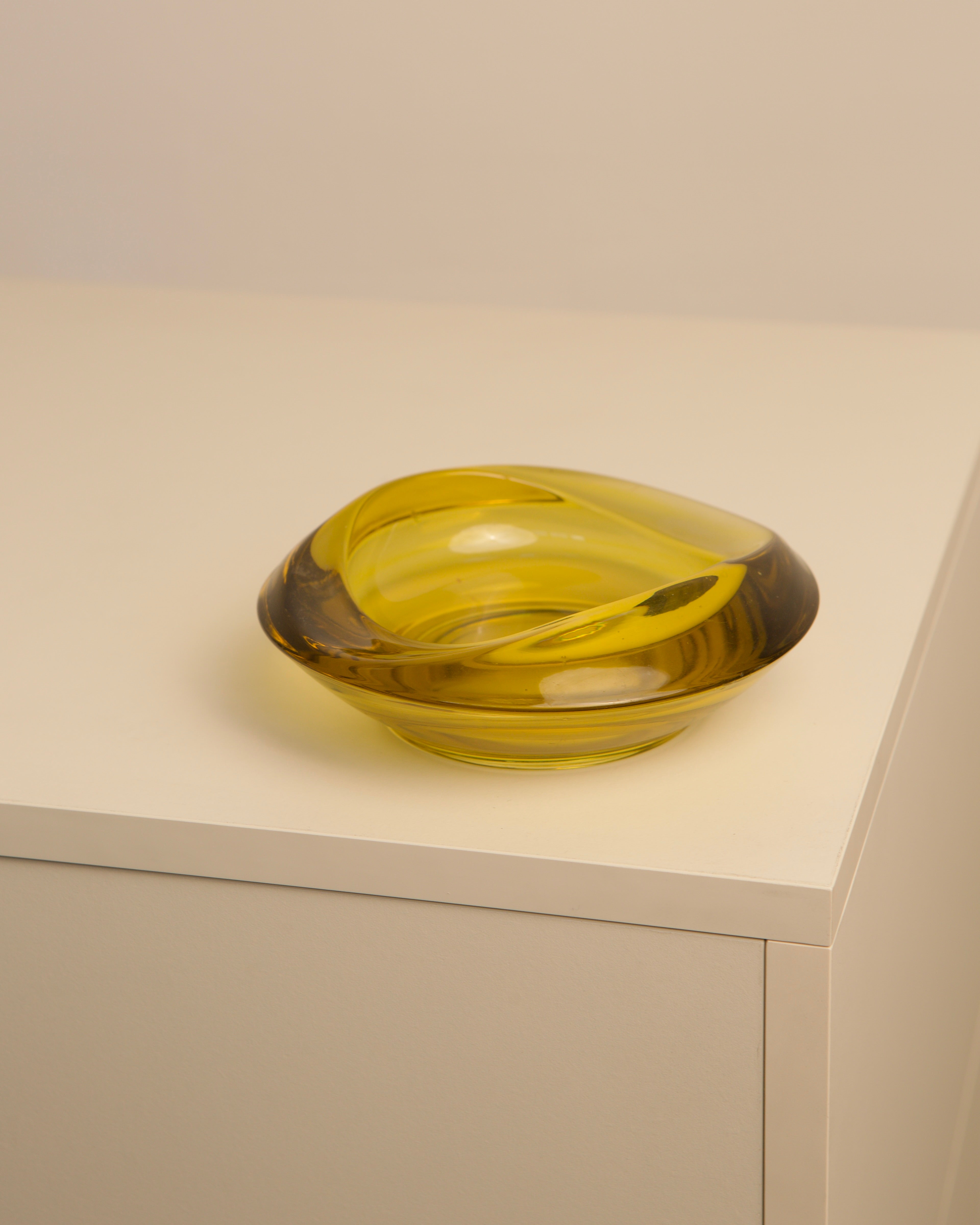 Circular yellow Murano glass vide-poche bowl from the 1970s