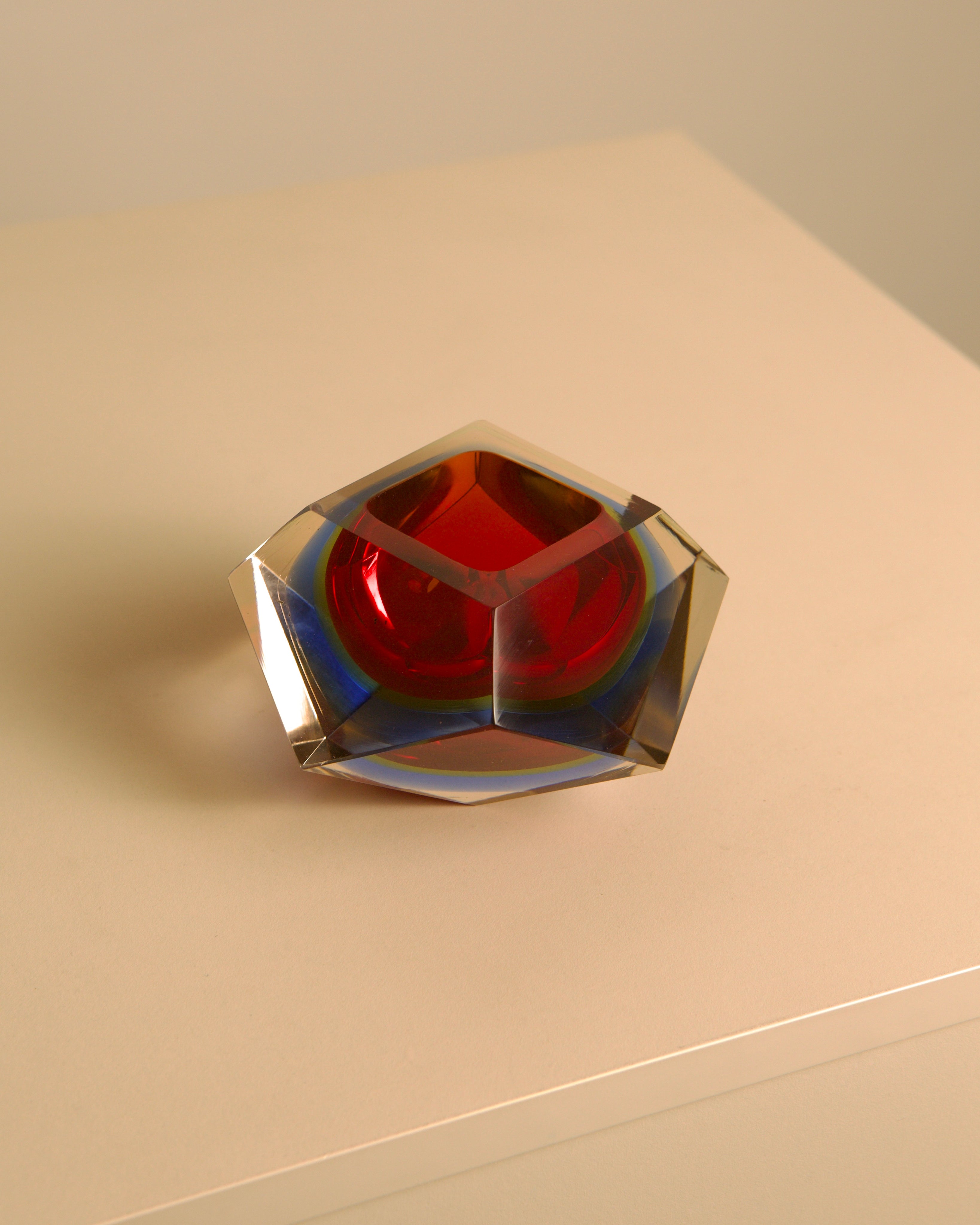 "Diamant" ashtray/vide-poches in red Murano glass by Flavio Poli for Seguso, 80s — side angle