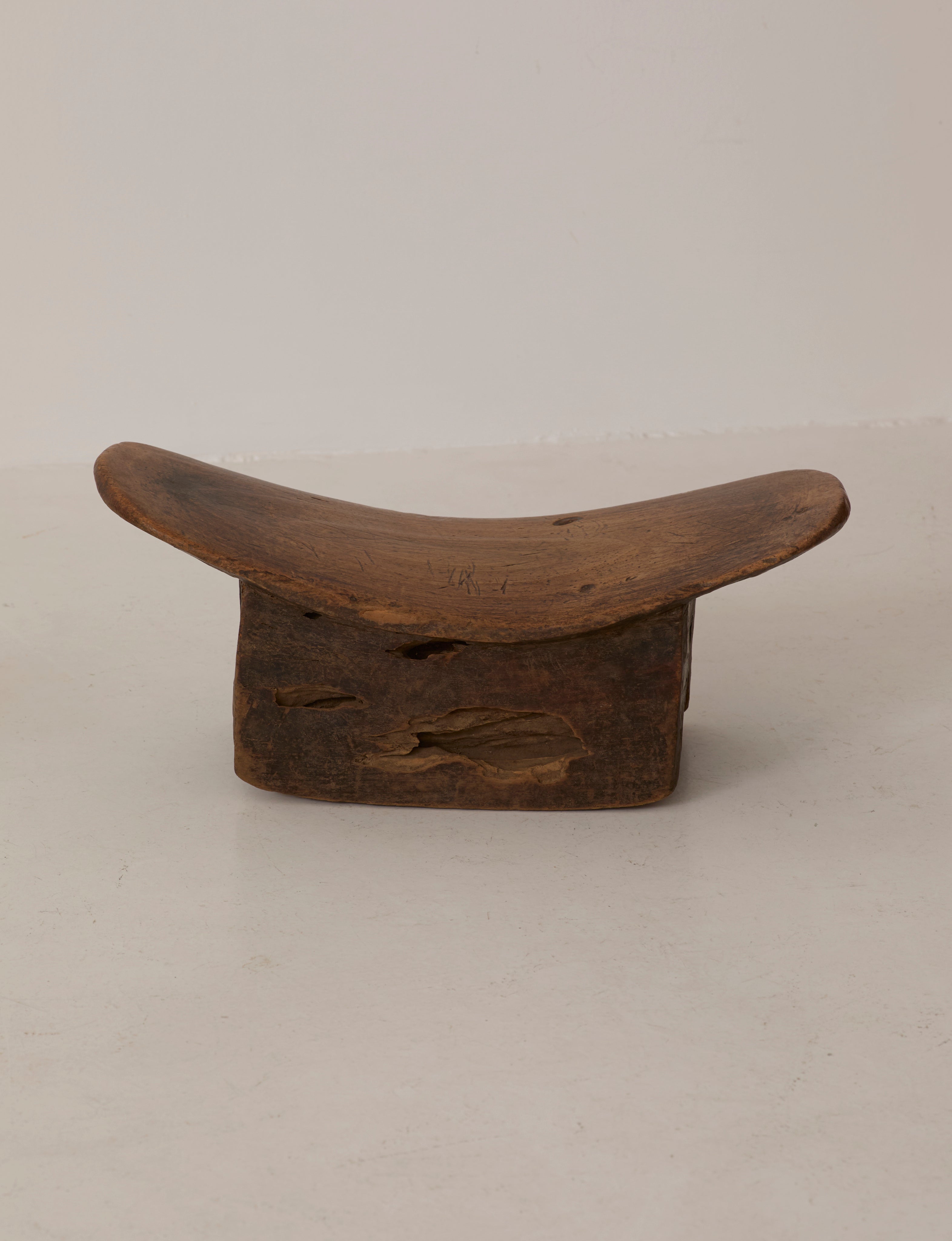 Tabouret Senufo Africain du Milieu du Siècle en Bois Massif