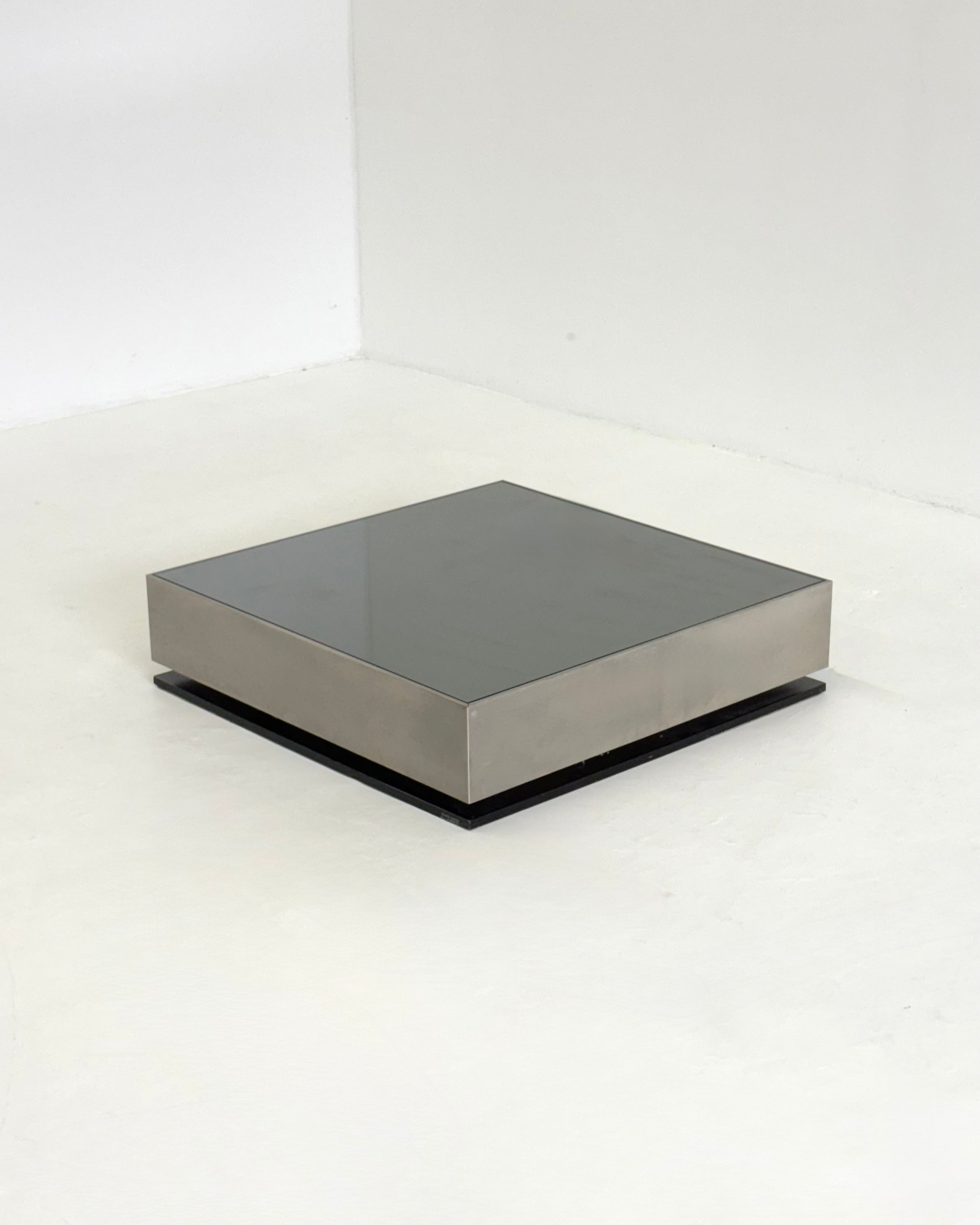 Giovanni Ausenda coffee table NY FORM mirror glass — detail view