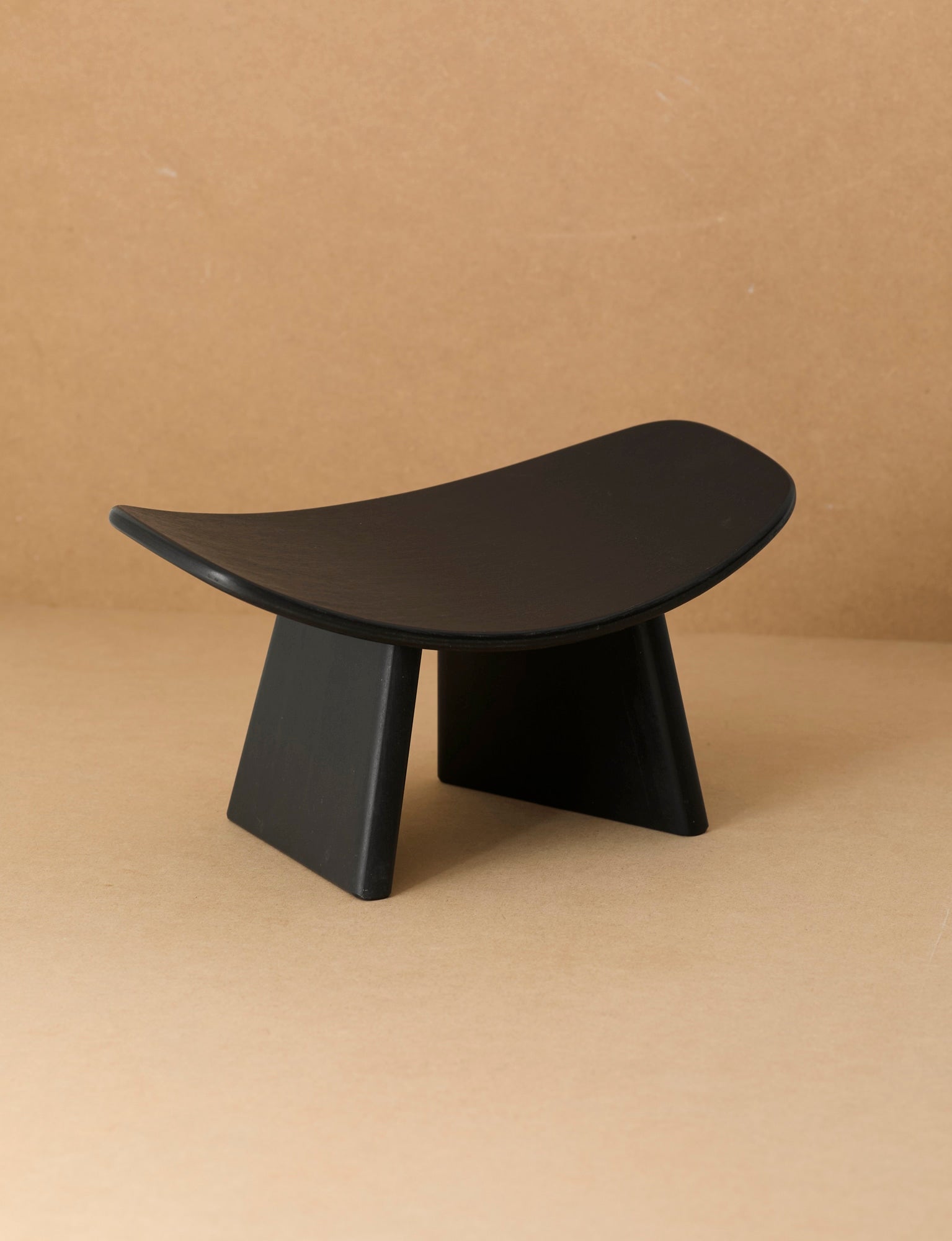 Alain Gaubert meditation stool in black solid beech, France c. 1980 — close-up