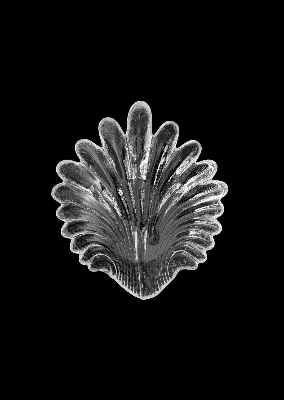 A vintage glass shell dish by LA PARADE | The Oblist