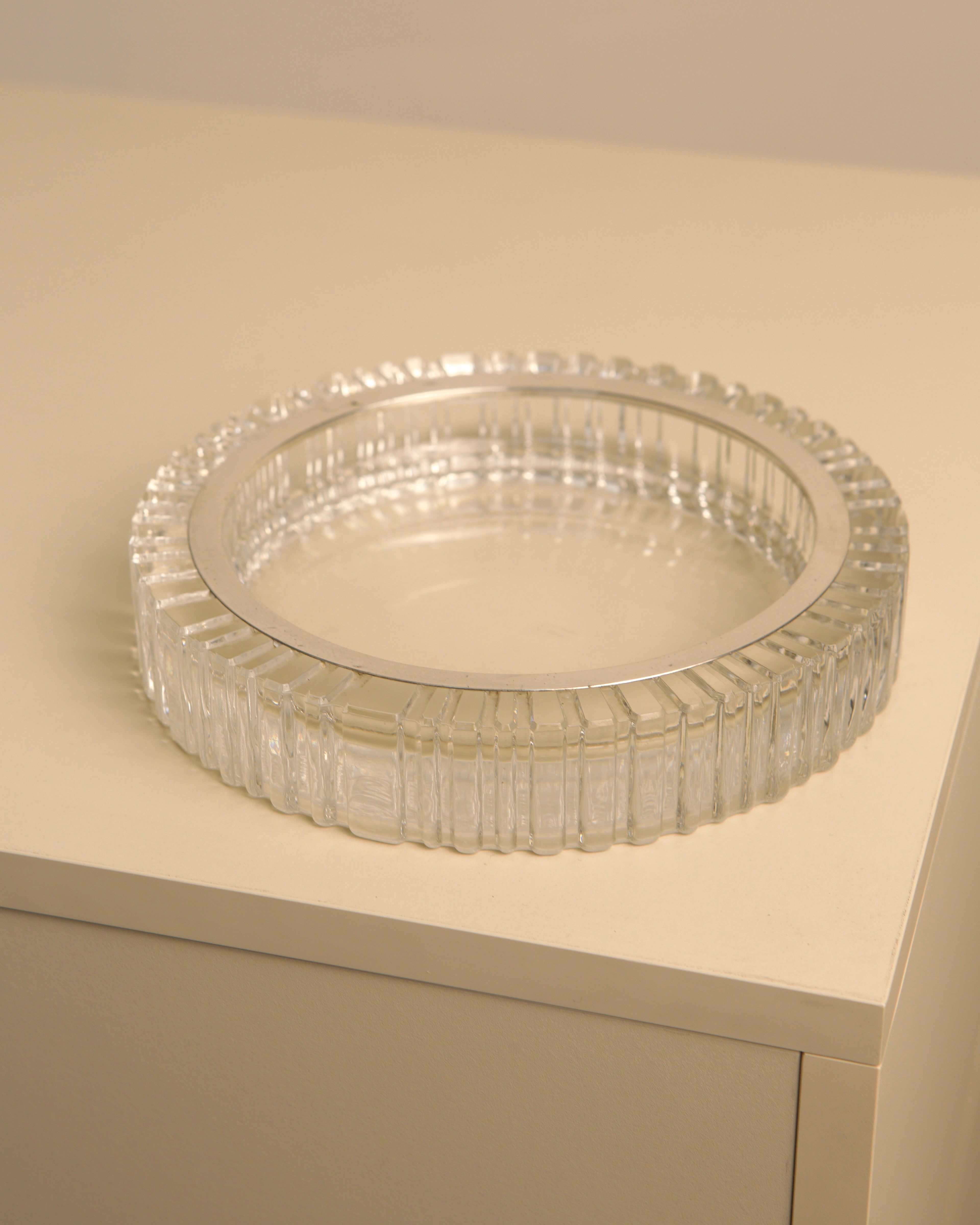 Circular crystal vide-poche with ribbed edges by Arnolfo di Cambio
