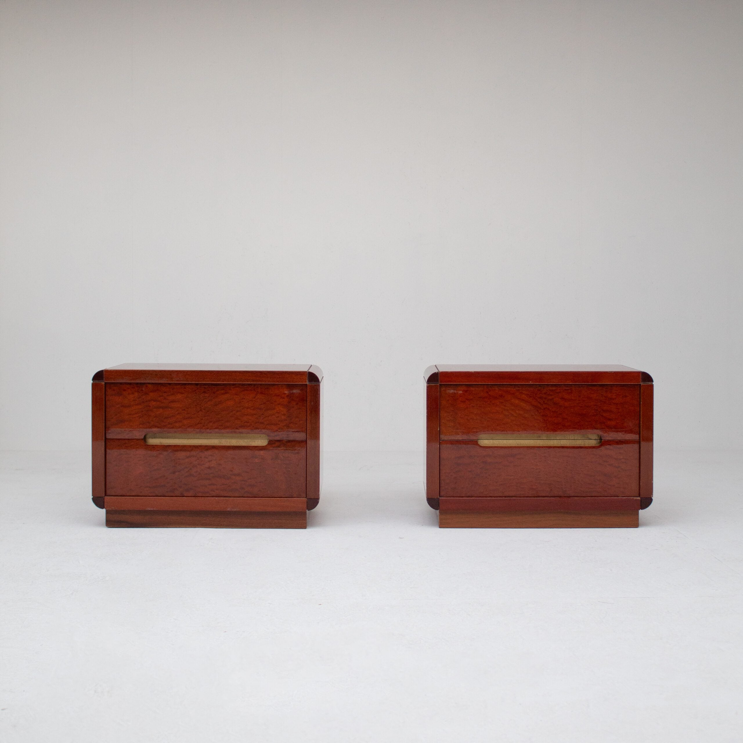 Tables de nuit italiennes en bois et laiton