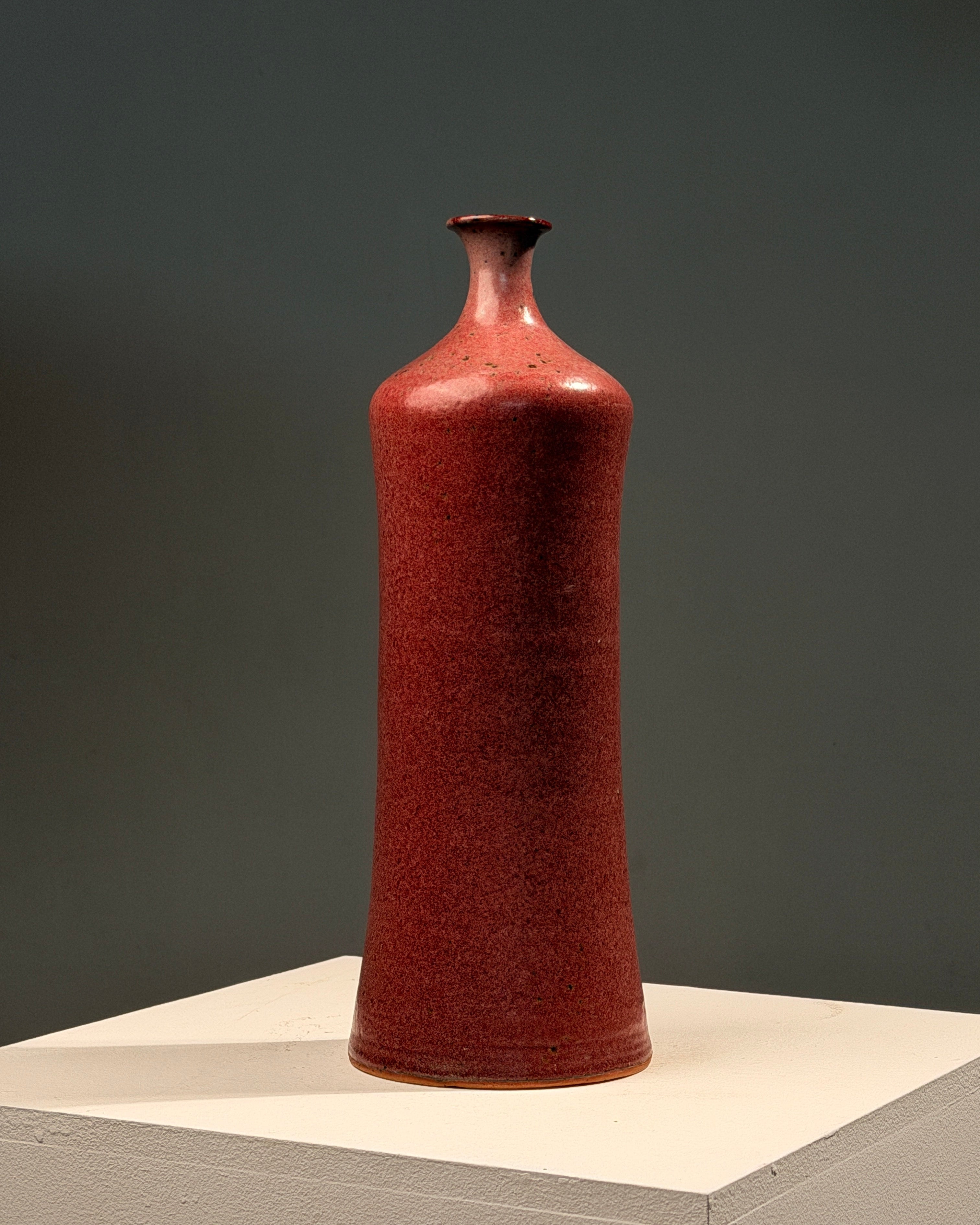 Large red stoneware soliflore bottle by Grès de la Venelle, dated 1984 by Figuresdesign | The Oblist