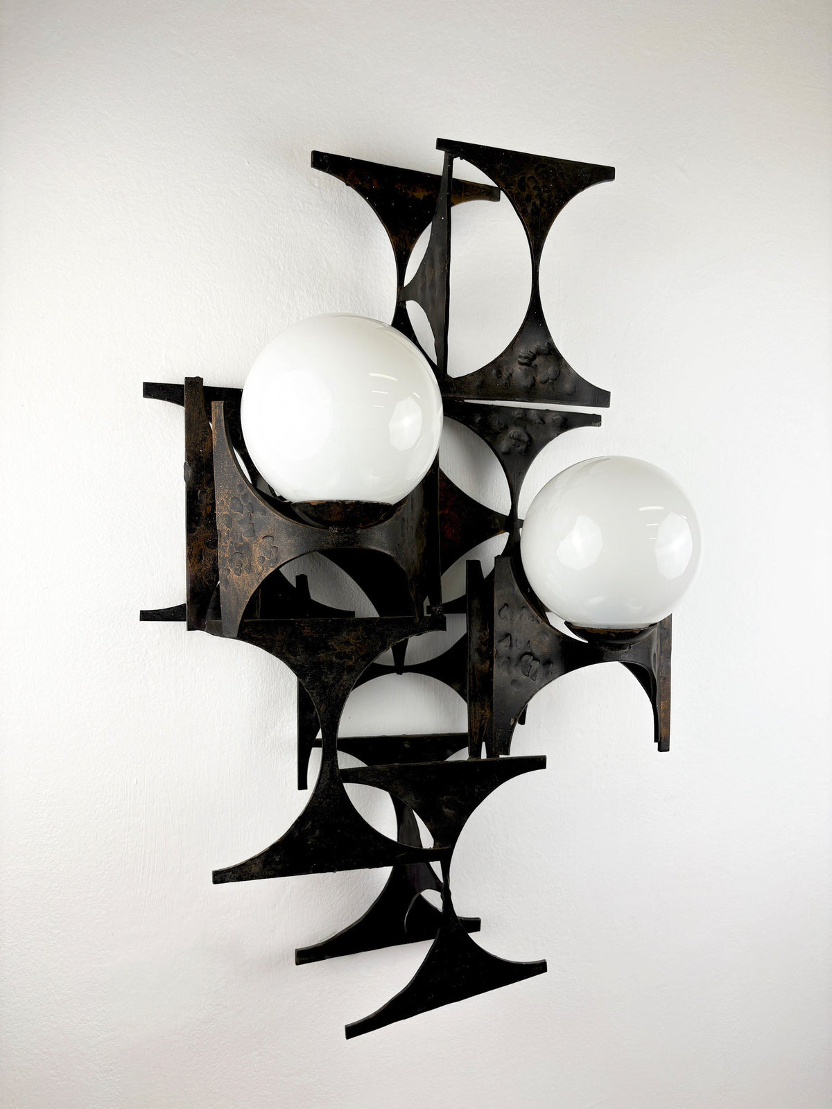 Large Brutalist & sculptural wall light by Marc Weinstein, Germany, 1960s — close-up