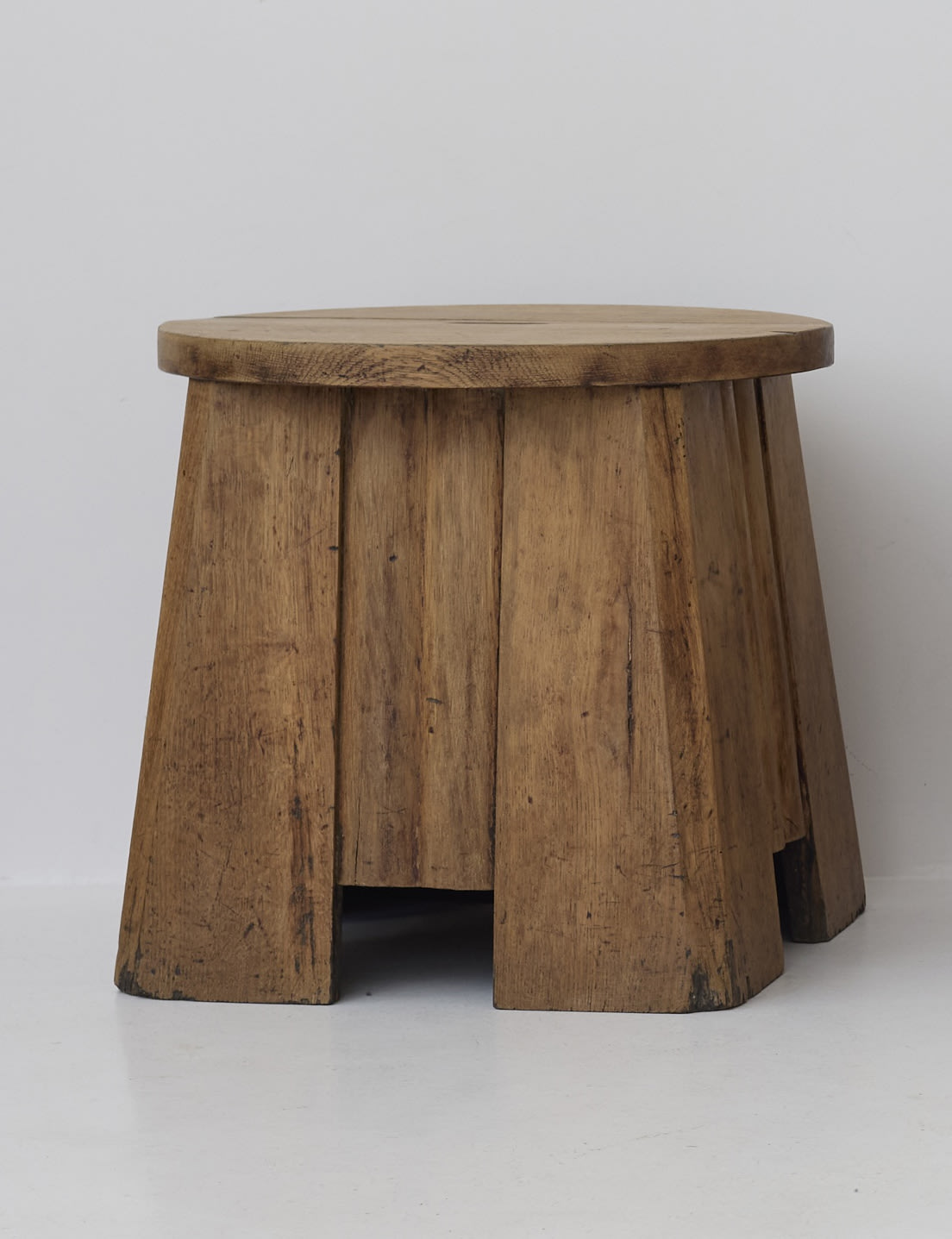 French 1930-40s side table in solid oak — lifestyle setting