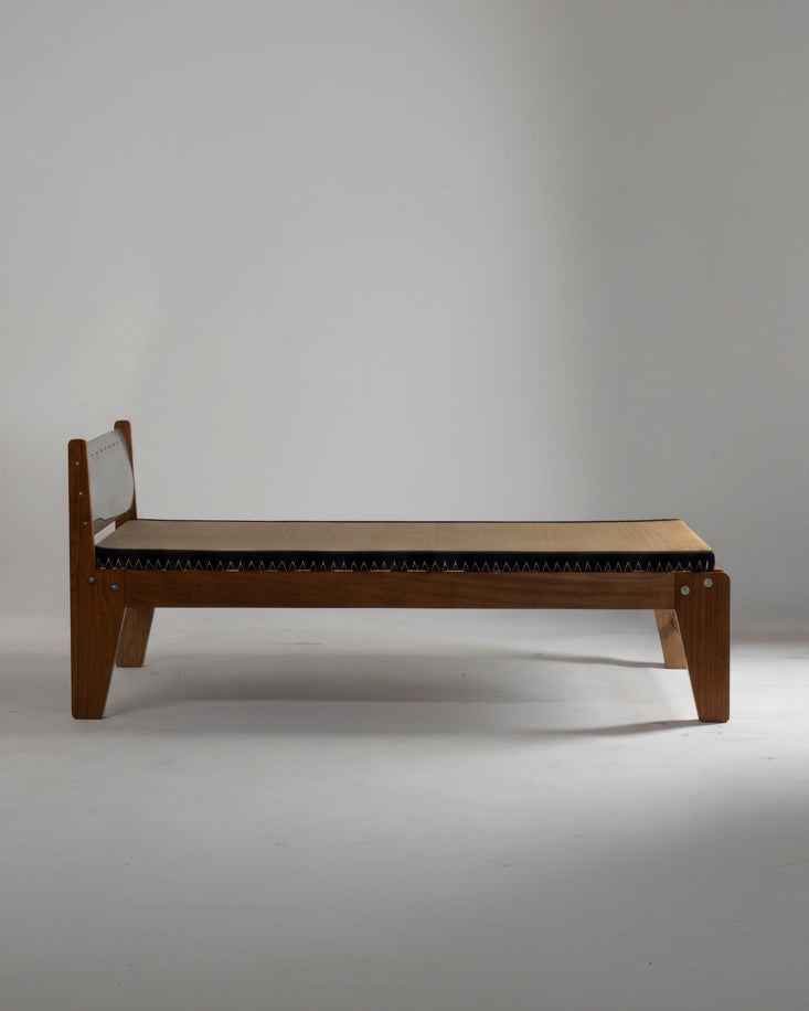 Ossature Daybed - chêne massif et tôle d'aluminium cintrée by Alphée Grand | The Oblist
