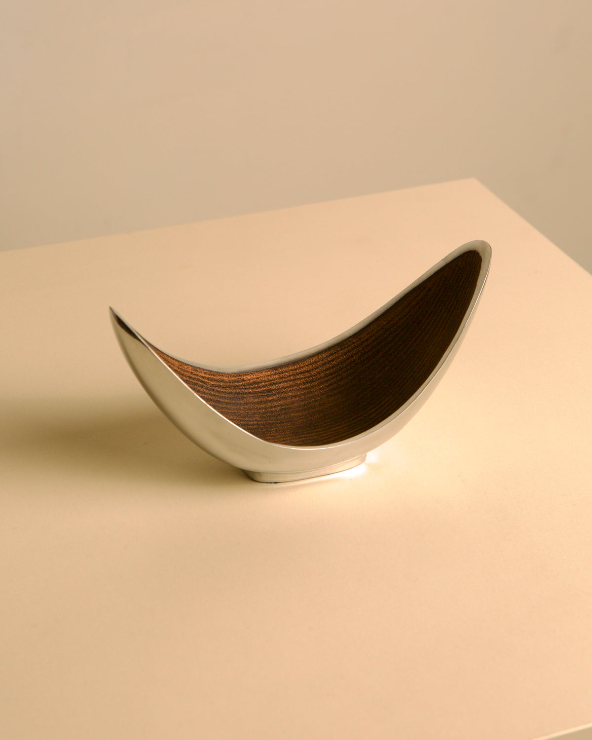 Italian brown and grey aluminium crescent catch-all by Simmi Italia, 1970s by Treaptyque | The Oblist