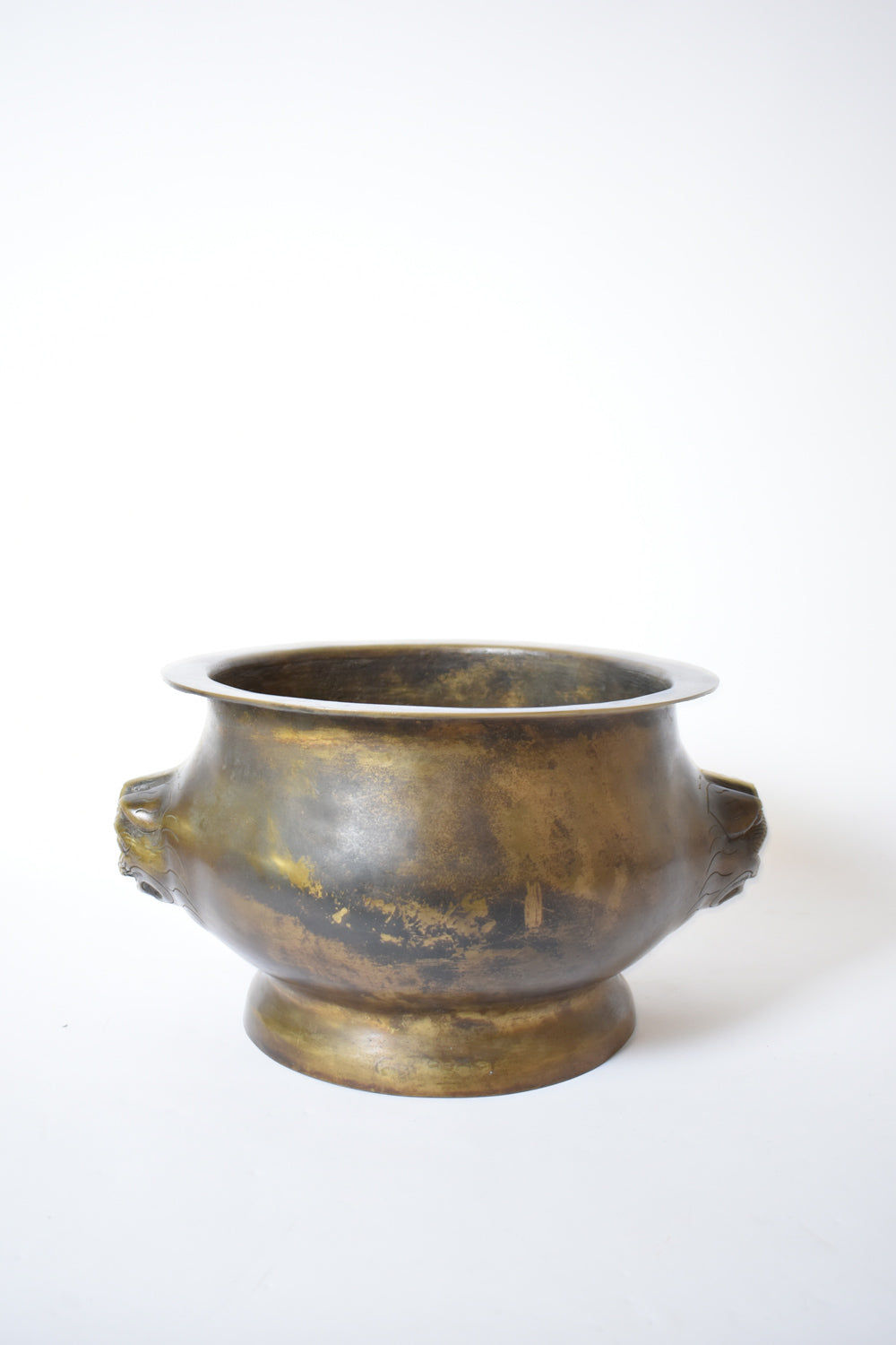 The Bronze Cup with Animal Figures Handles, XIXth c by Barracuda Interiors features a large round form, wide rim, and two ornate animal-shaped handles, beautifully showcased against a plain white background.