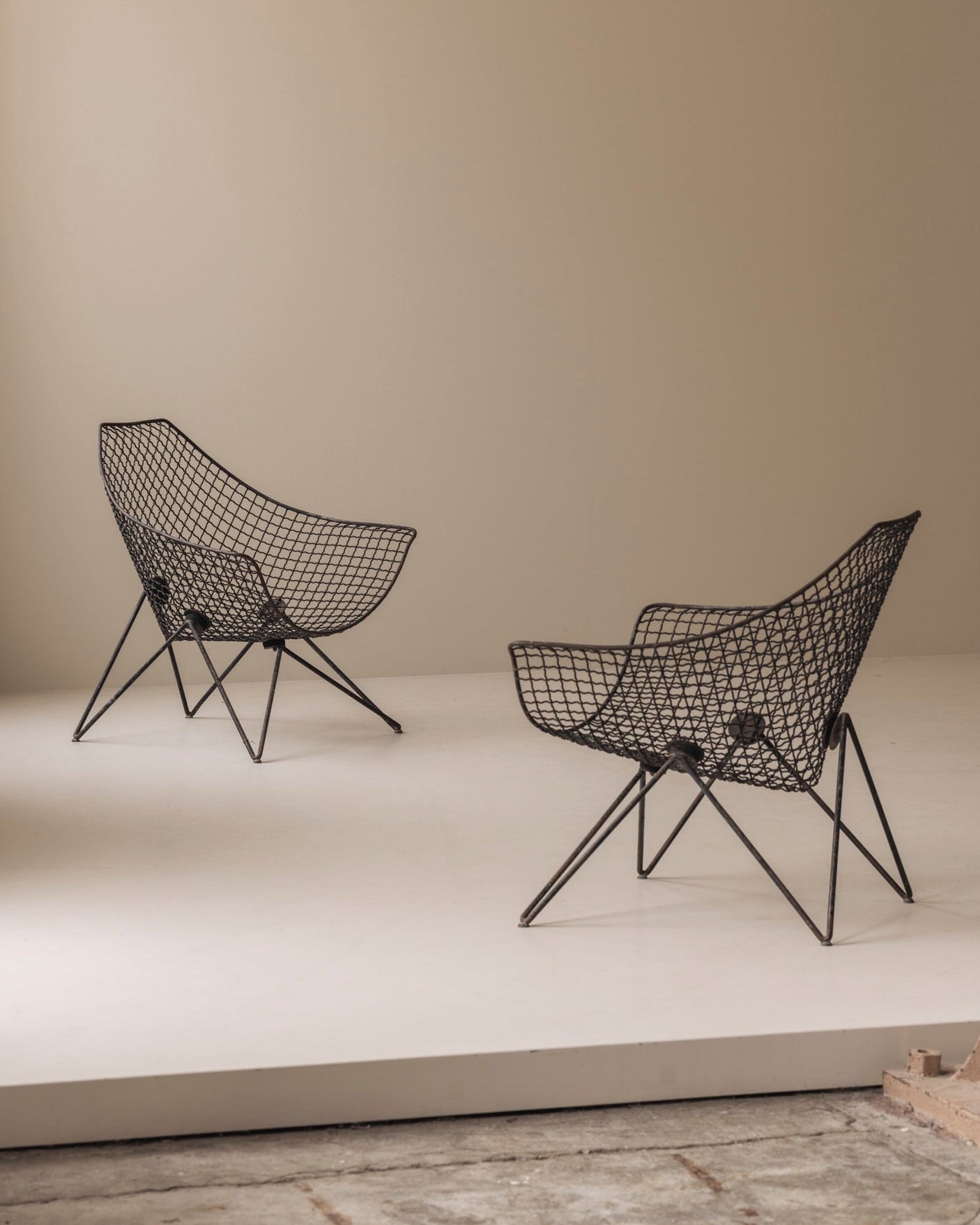 Exceptionally rare pair DU 43 lounge chairs by Gastone Rinaldi for RIMA, 1950s — detail view