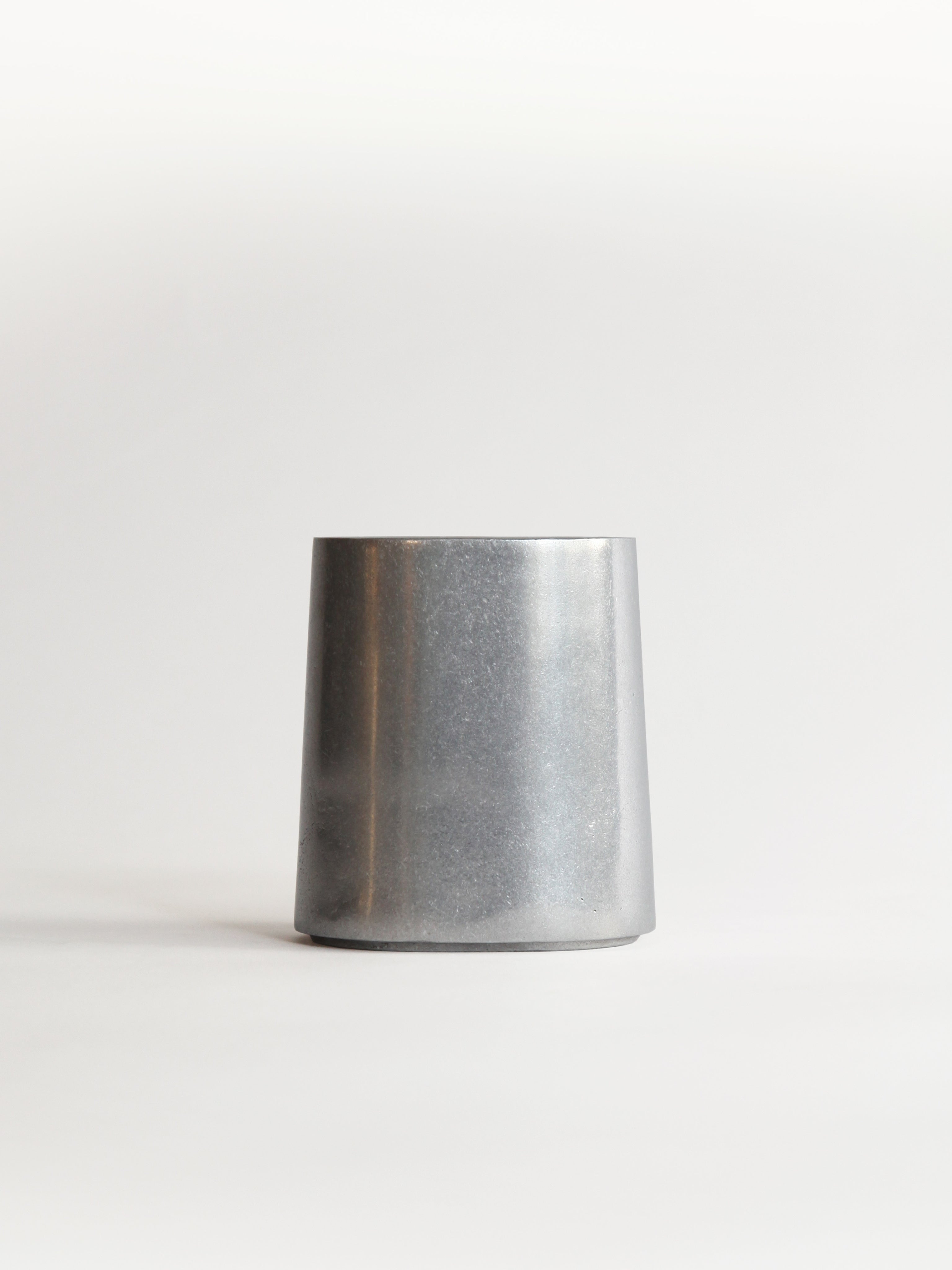 Taper Pen Stand — top view of metallic silver design
