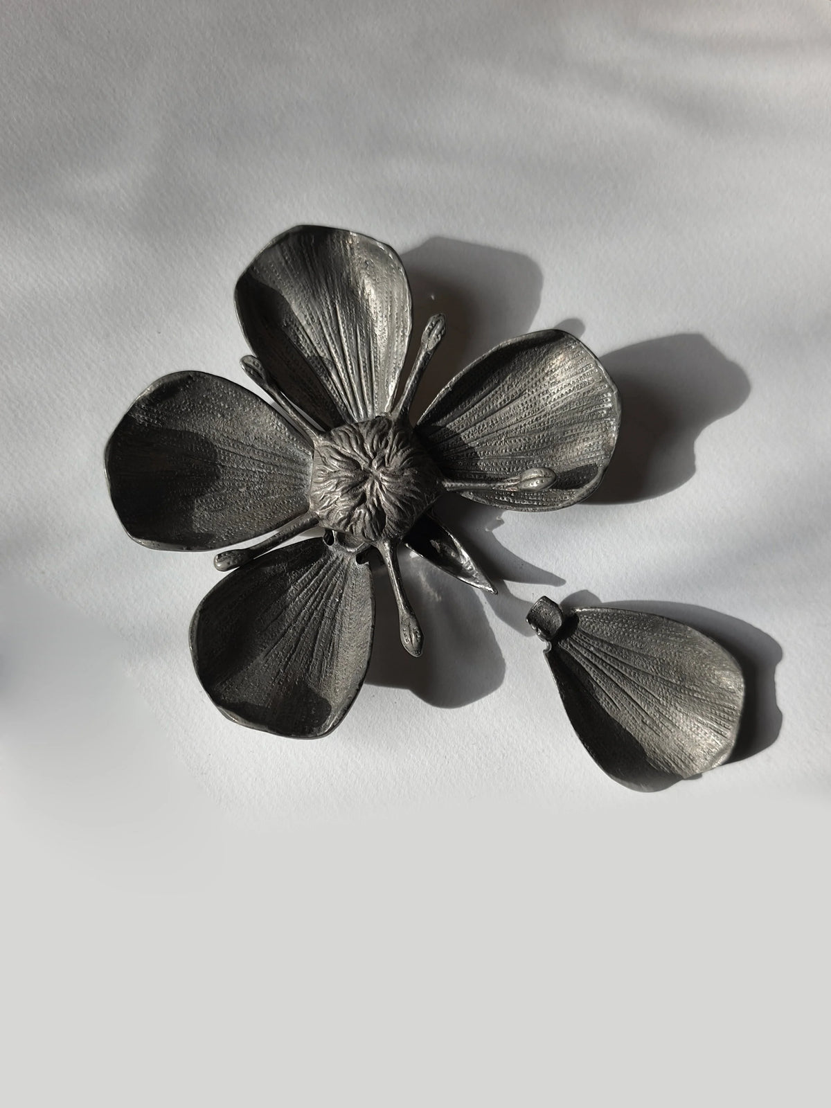 Floral Ashtray — detail view