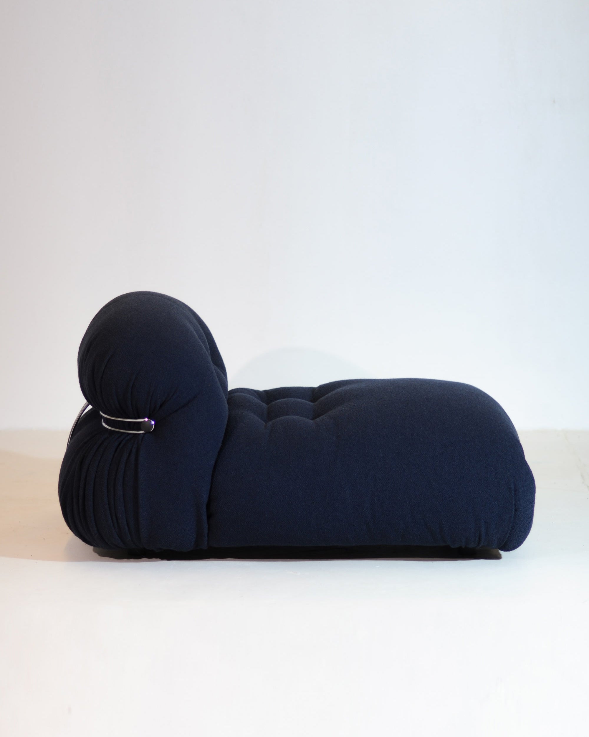 Chaise Longue Soriana par Afra & Tobia Scarpa en Bleu Nuit