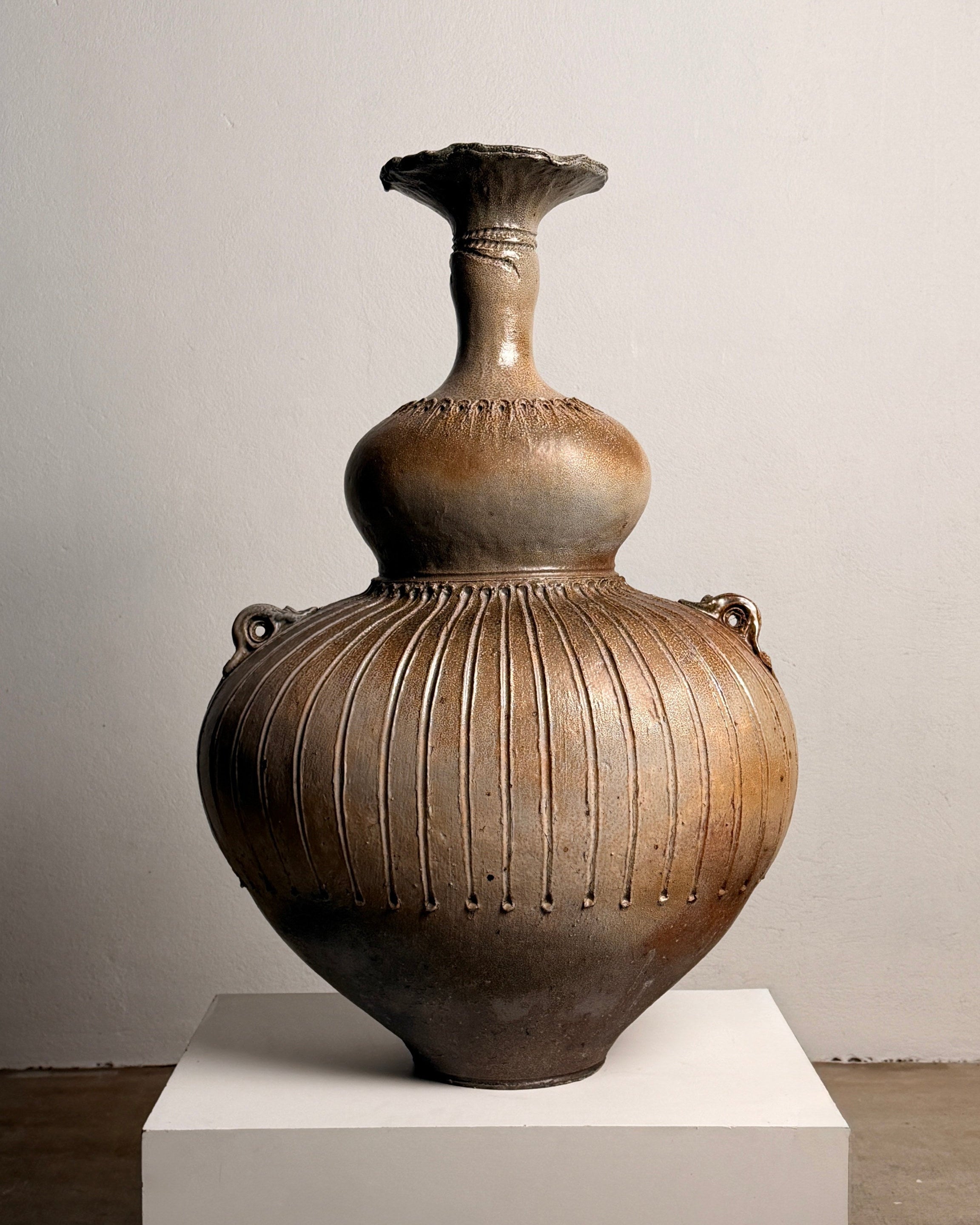 Vase Monumental avec Anses par Gustave Tiffoche