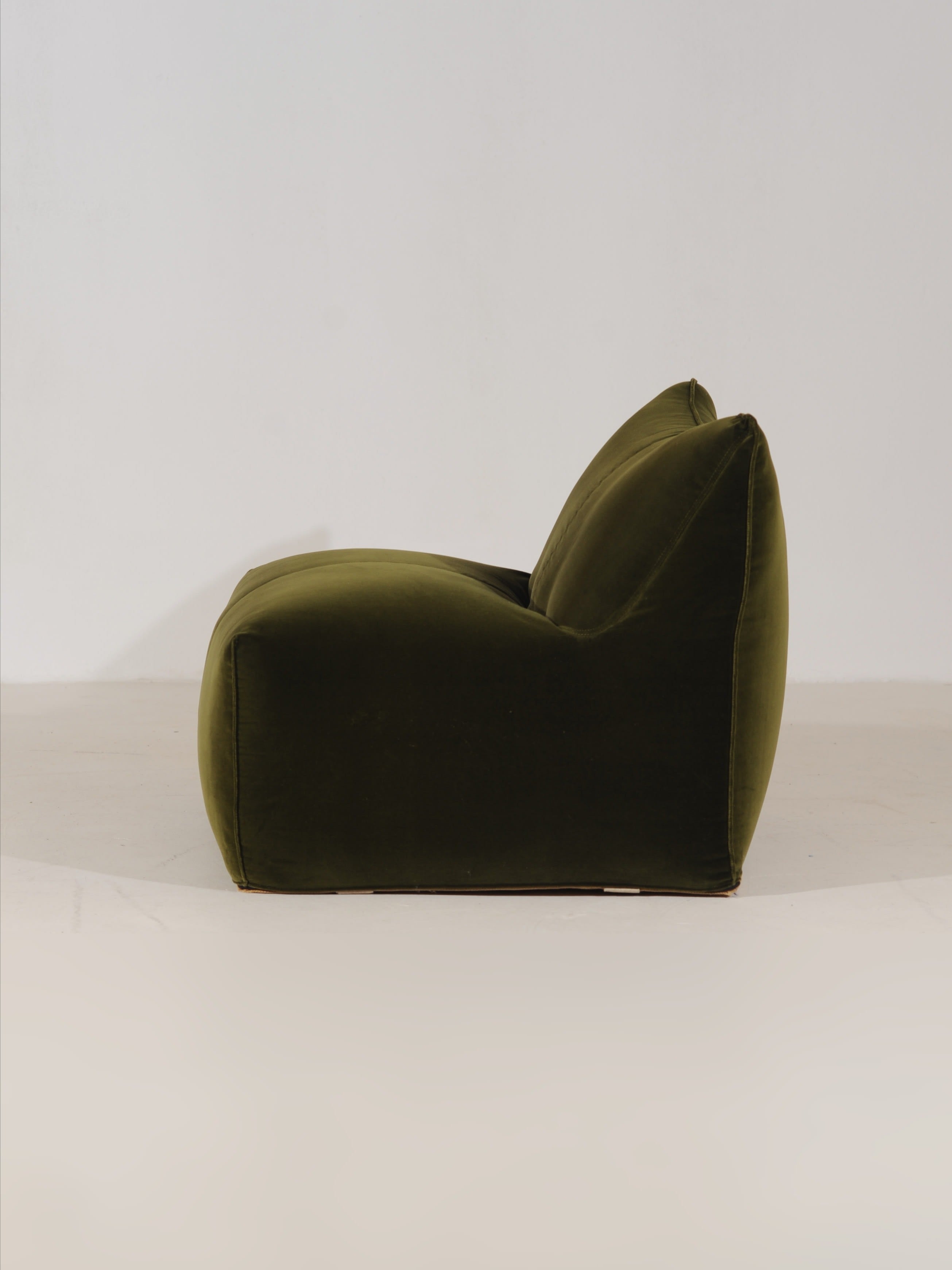 Le Bambole Chair by Mario Bellini for B&B Italia in emerald green velvet, Italy 1971 by Rémanence | The Oblist