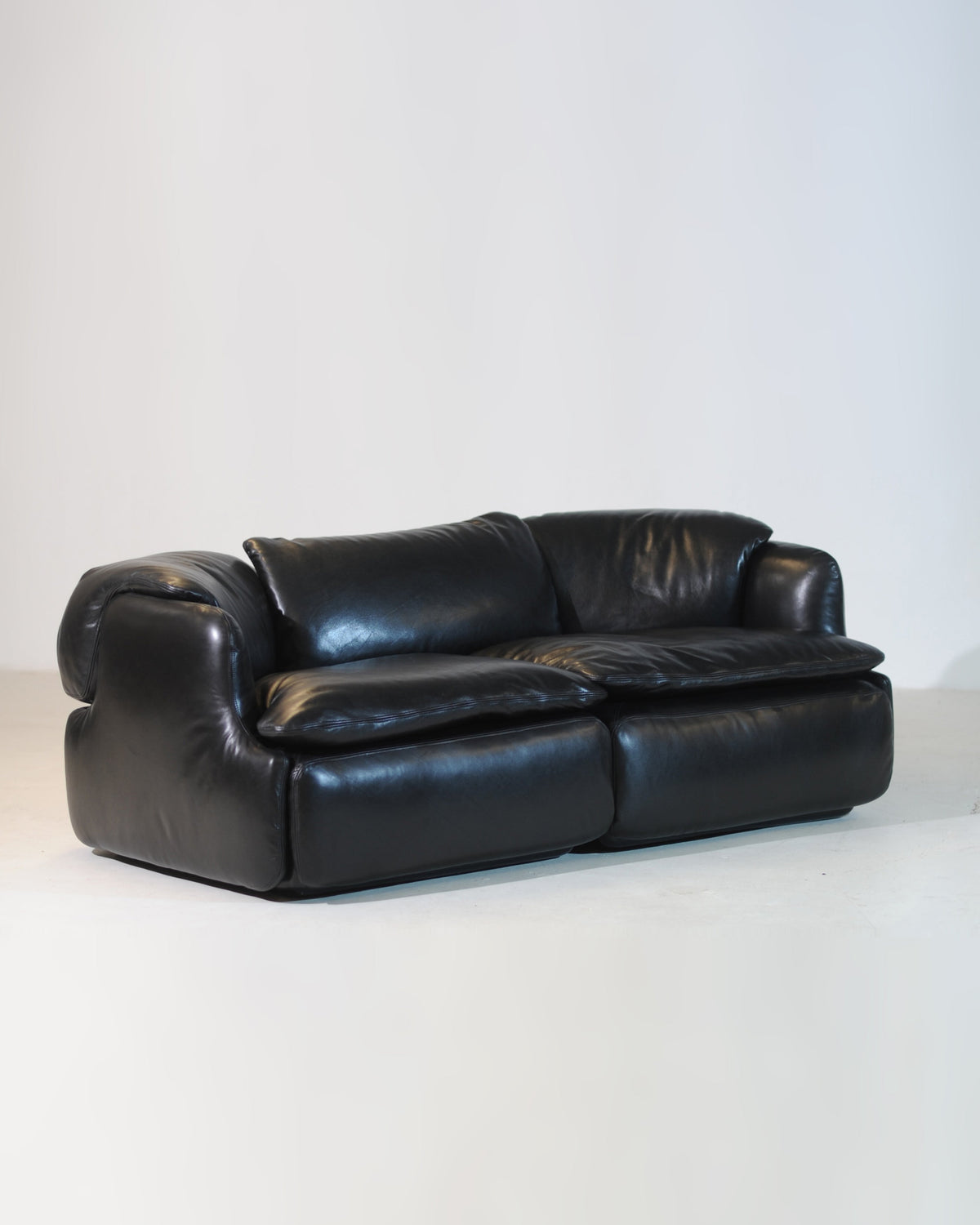 Alberto Rosselli for Saporiti Bold Sculptural “Confidential” Sofa, Italy 1970 — view 9