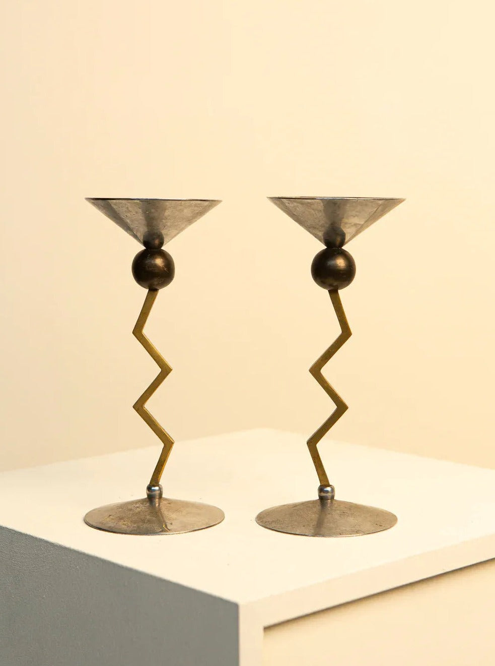 Pair of Italian Zigzag Candleholders 80's in gold metal with sleek modern design and intricate detailing