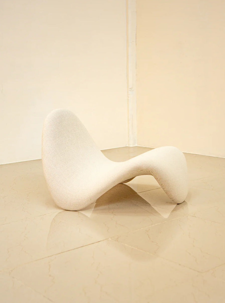 Tongue Armchair by Pierre Paulin for Artifort 80's in vibrant red fabric with curved design and sleek metal legs