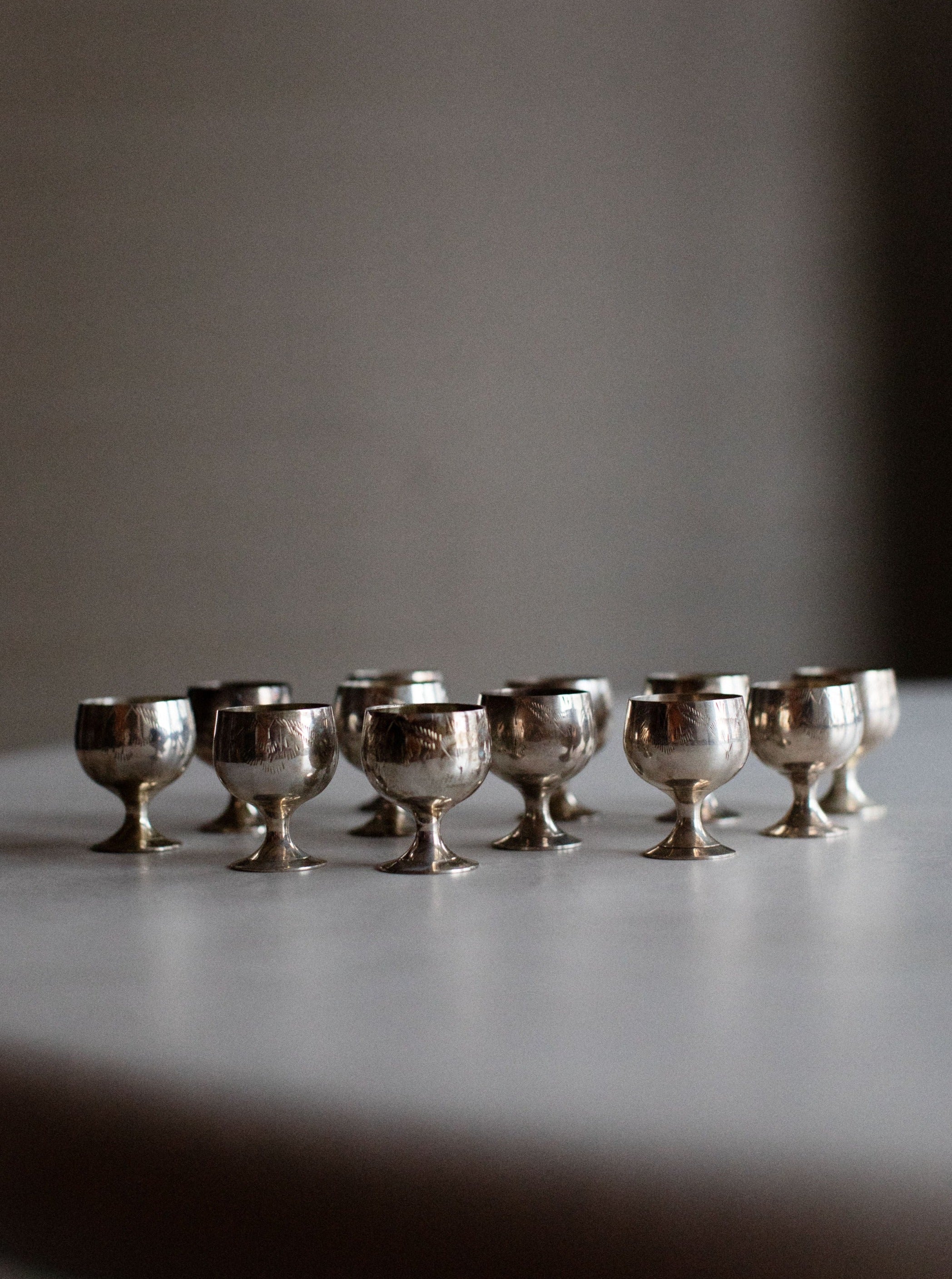 Set of four small Art Deco ceramic cups in pastel colors with gold trim