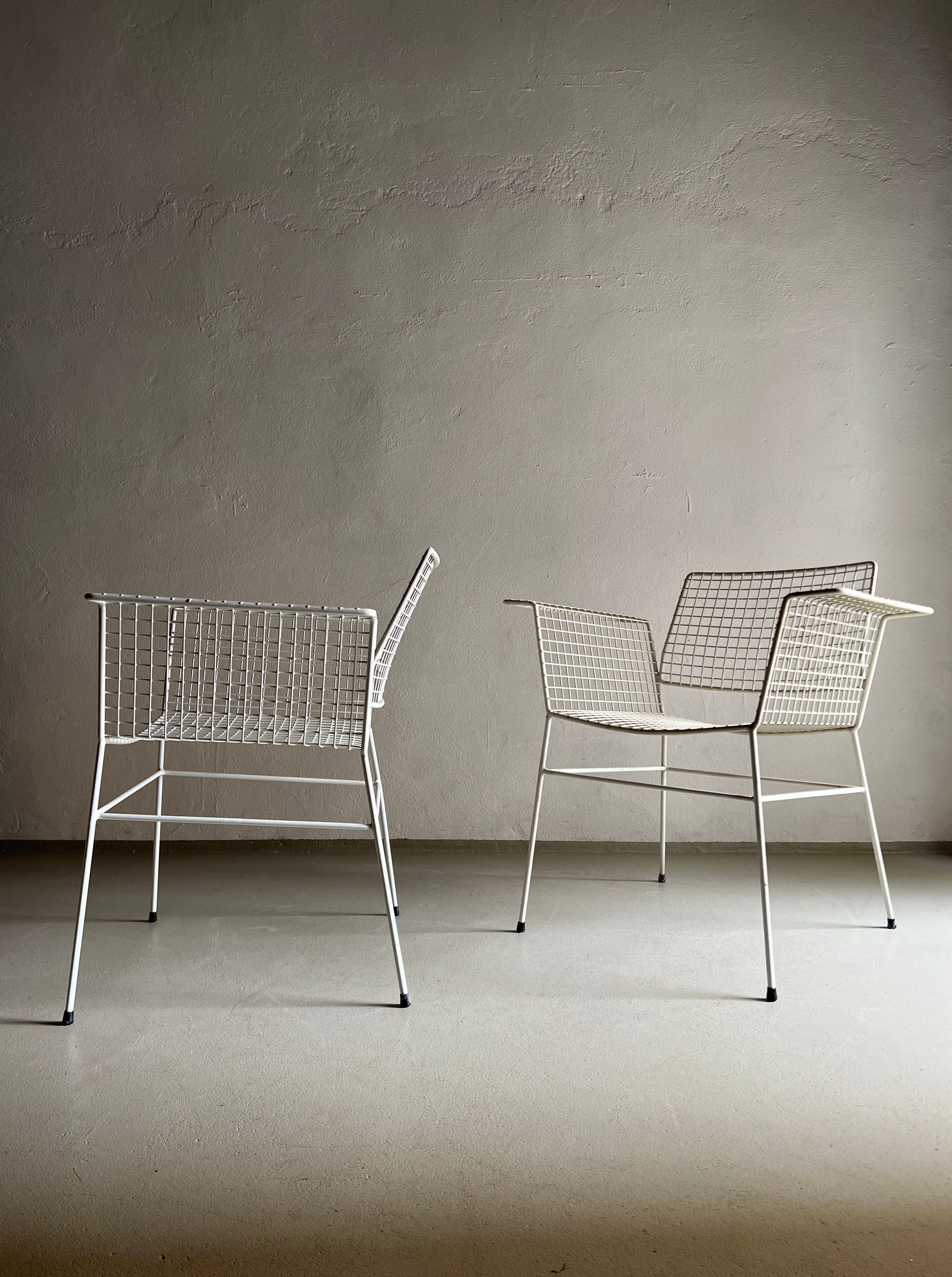 Vintage white metal wire chair from Erlau, dating back to the 1960s, showcasing a sleek and minimalist design
