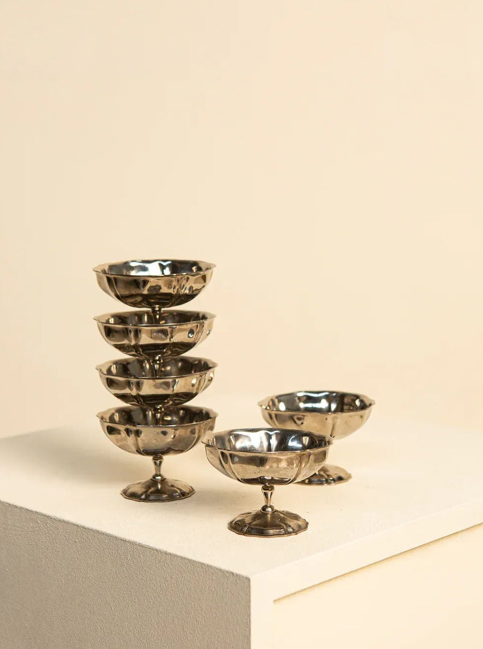 Vintage-inspired Set of 6 Stainless Steel Ice Cream Bowls for 70's enthusiasts