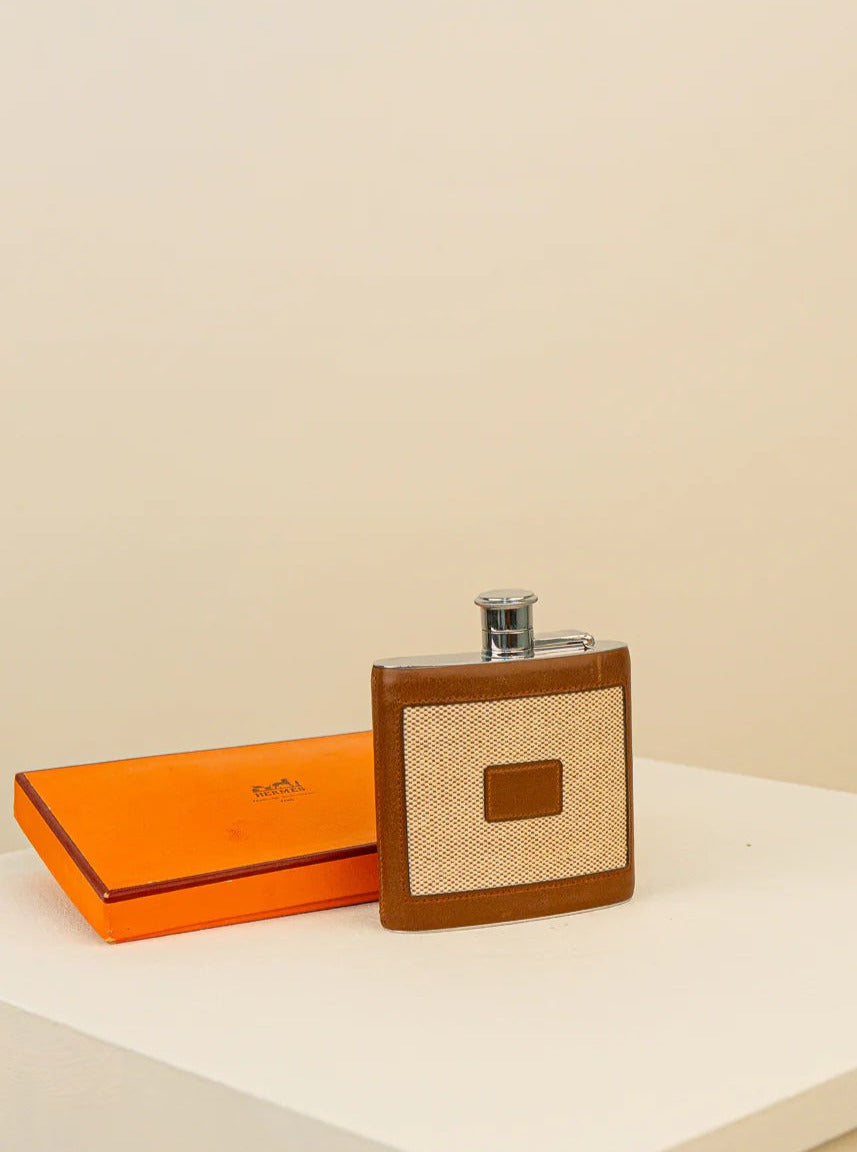 Hermès Flask in Leather And Linen 70's, a stylish and timeless accessory