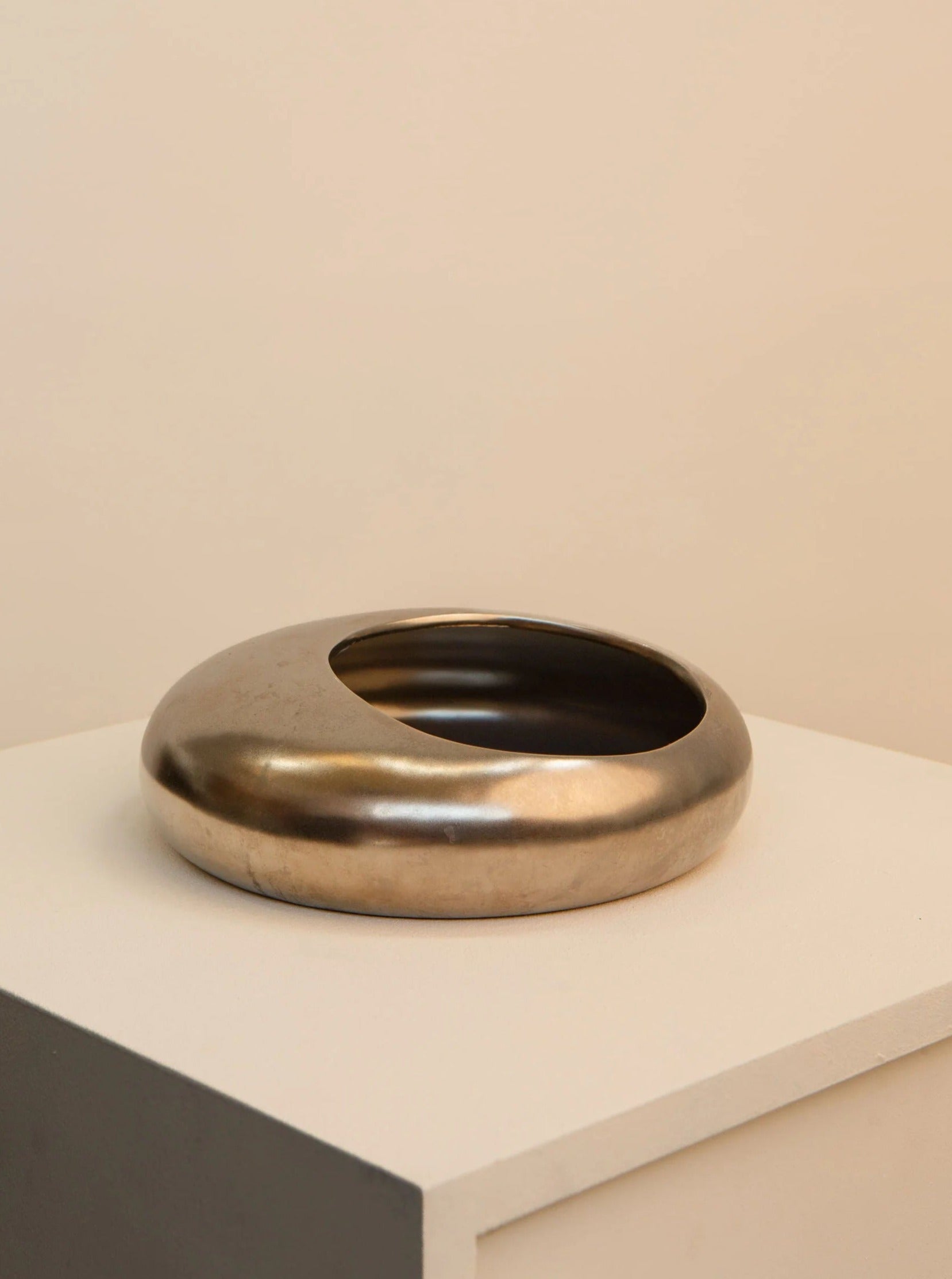 80's Metallic-Effect Ceramic Vide Poche in silver and gold color with intricate patterns