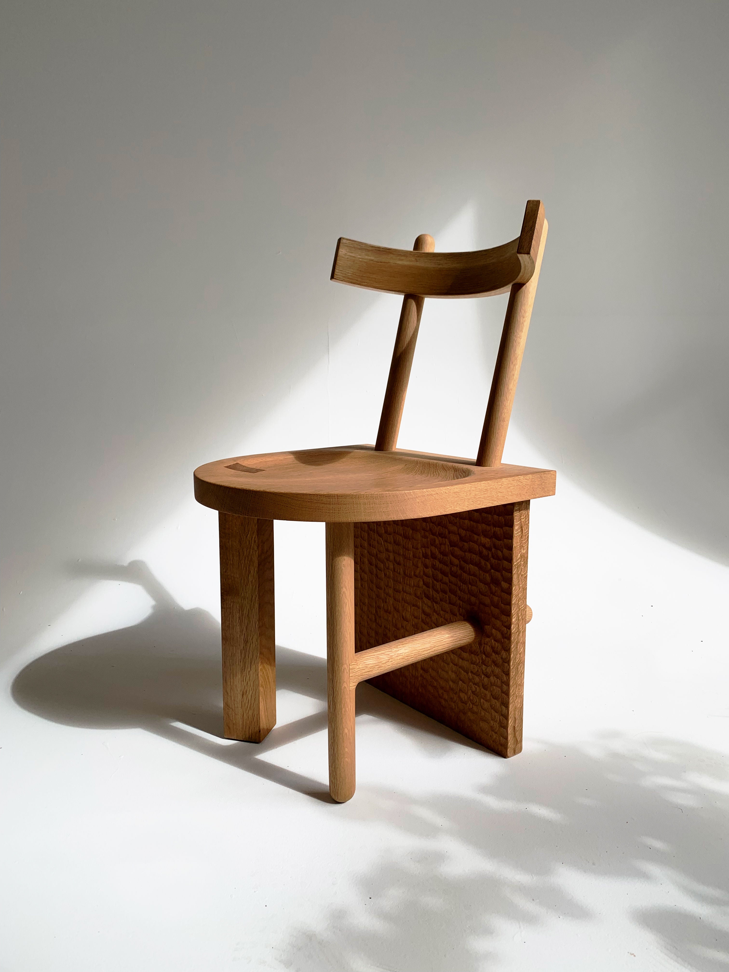 Modern and stylish dining chair with comfortable cushioned seat and sleek design