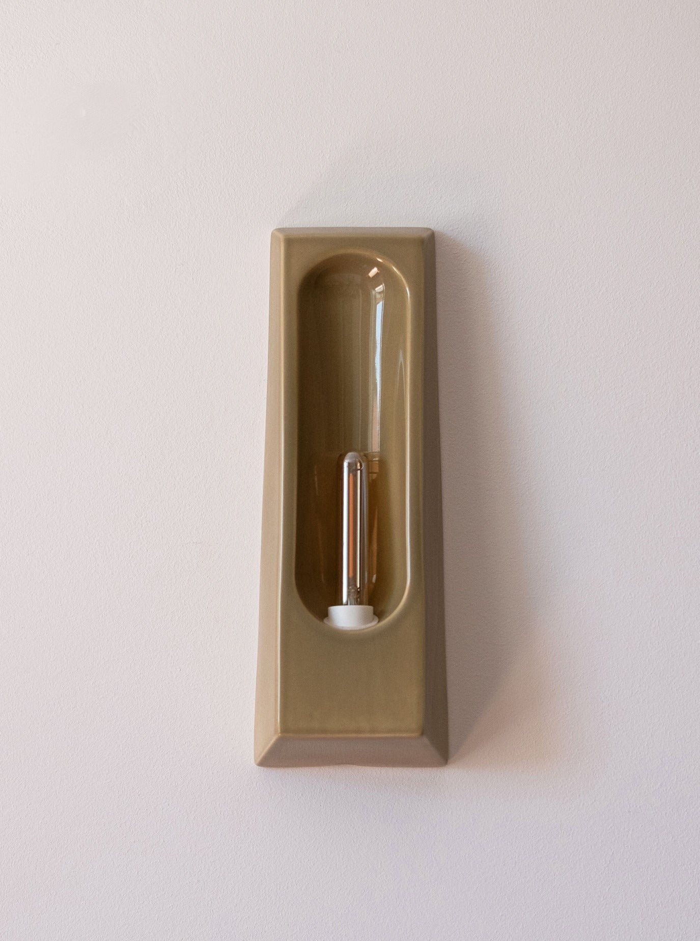 Alcove Tilleul - Beautifully crafted wooden alcove with natural finish and intricate detailing
