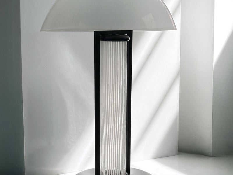 Où puis-je trouver des meubles et accessoires authentiques des années 1980 ?