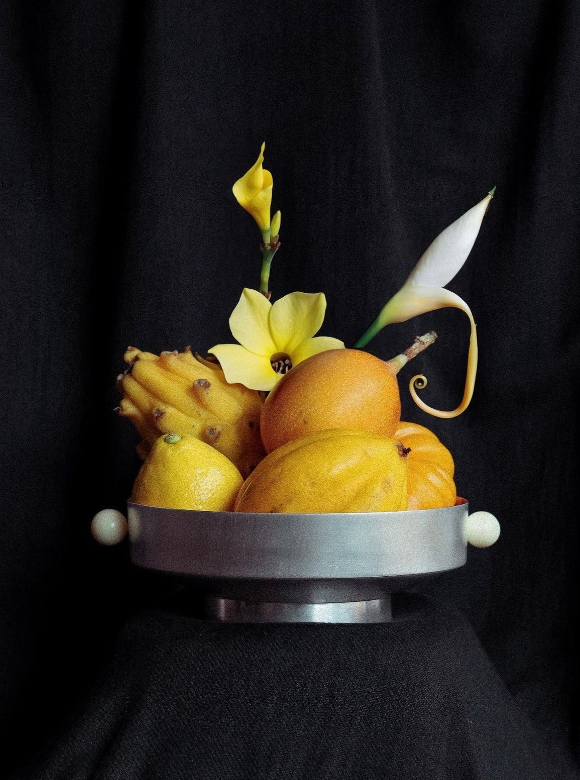 fruit bowl in meta with fruits inside it