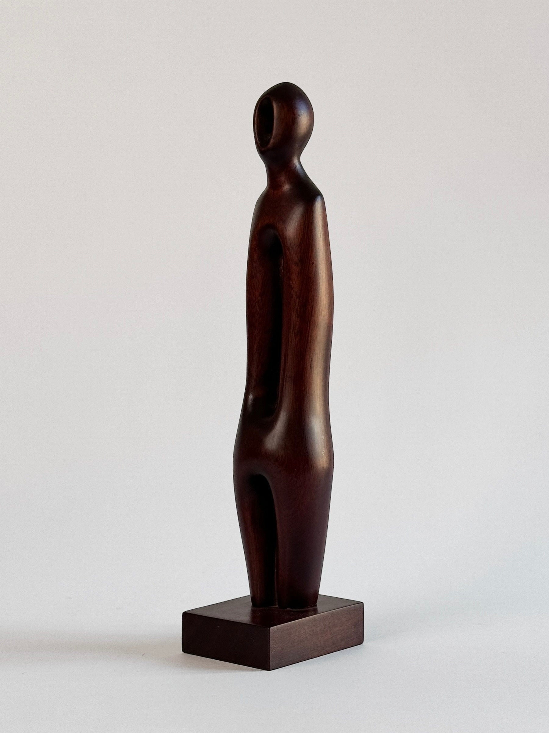 希少 Wooden sculpture Exotic Wood Sculpture by Figuresdesign | The Oblist
