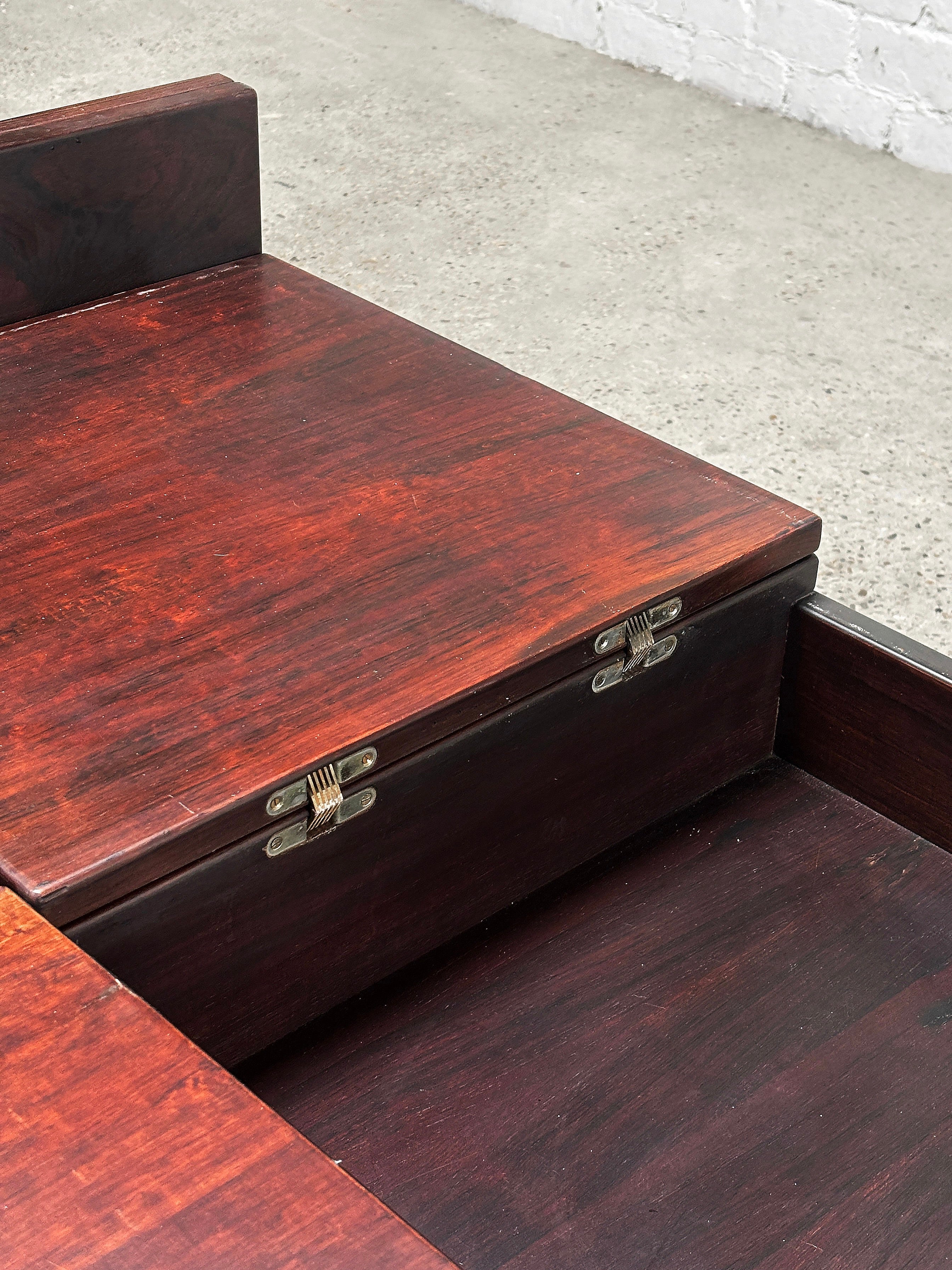 Square Walnut Coffee Table by Michelucci, Italy 1970's