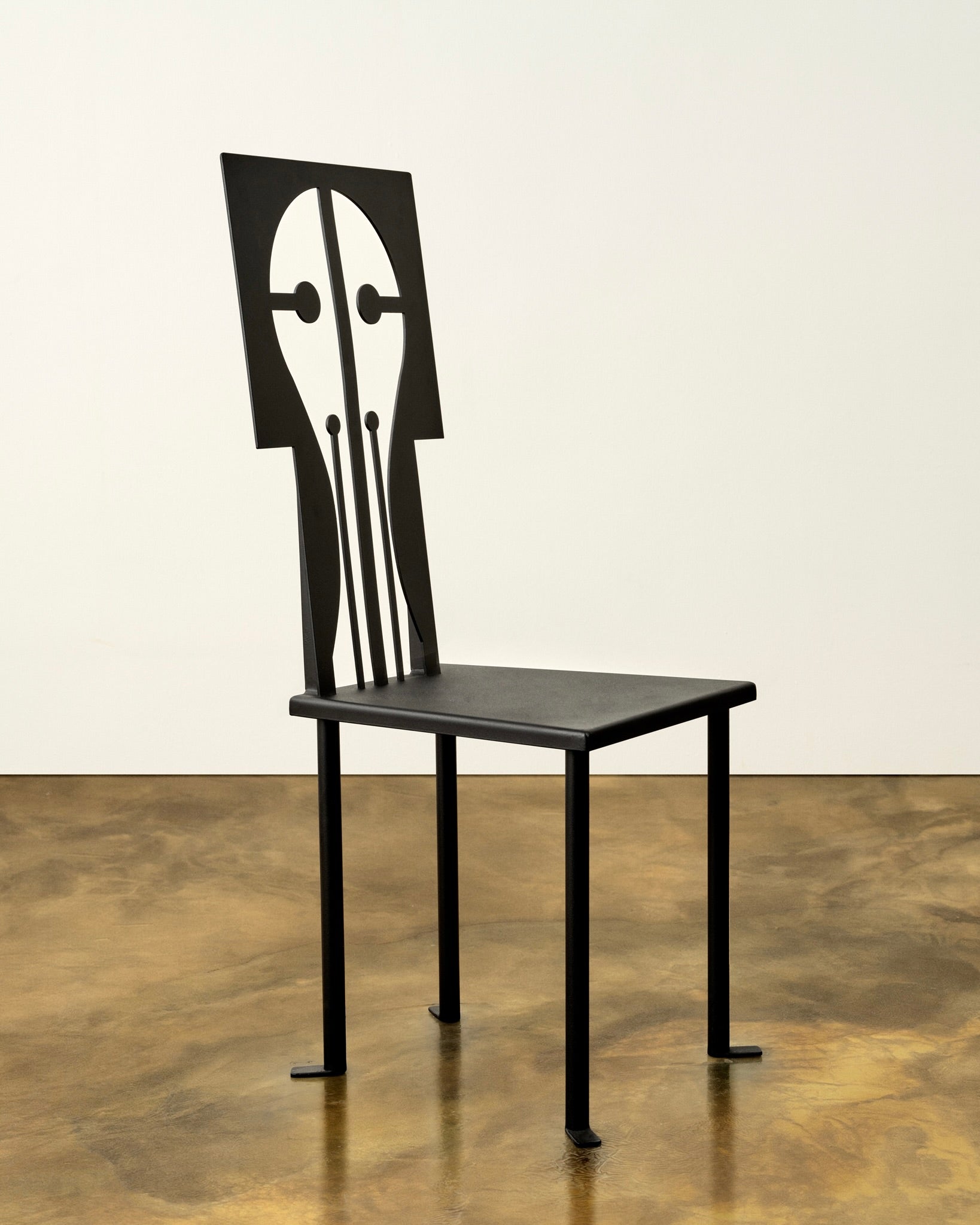 Chaise "Epona" en fer et revêtement en poudre noire