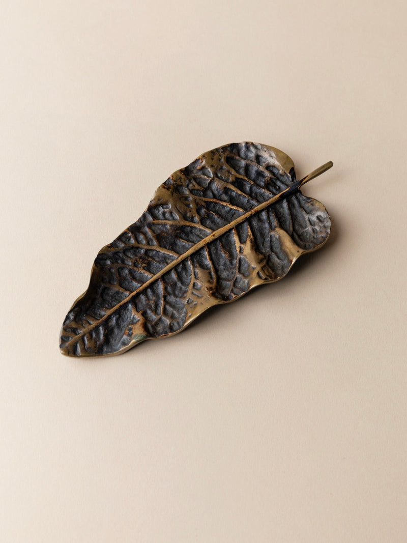 Bronze leaf-shaped vide-poche with textured surface, Italy 1960s