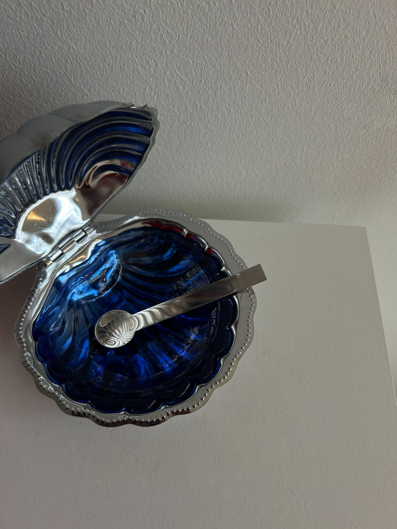 Elegant ceramic butter dish in the shape of a scallop shell