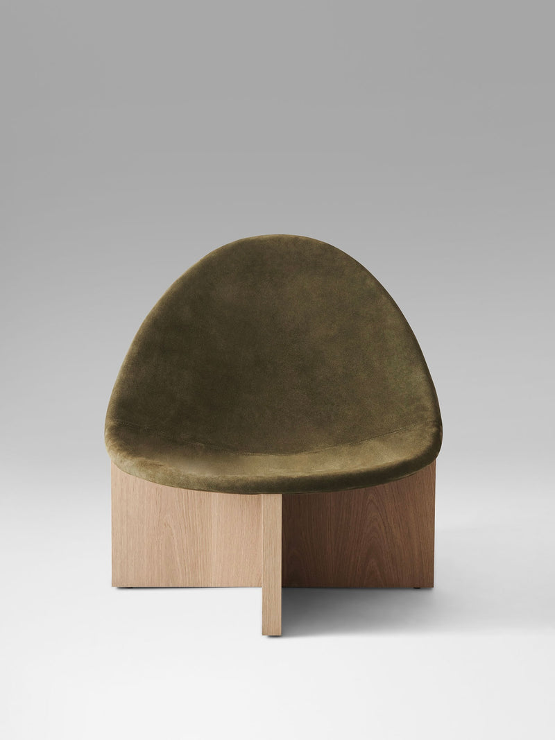 Nido olive velvet lounge chair with curved wooden base by Estudio Persona