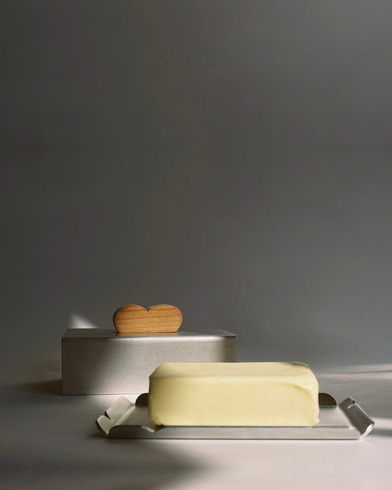 Boni butter dish with wooden heart handle on metal base