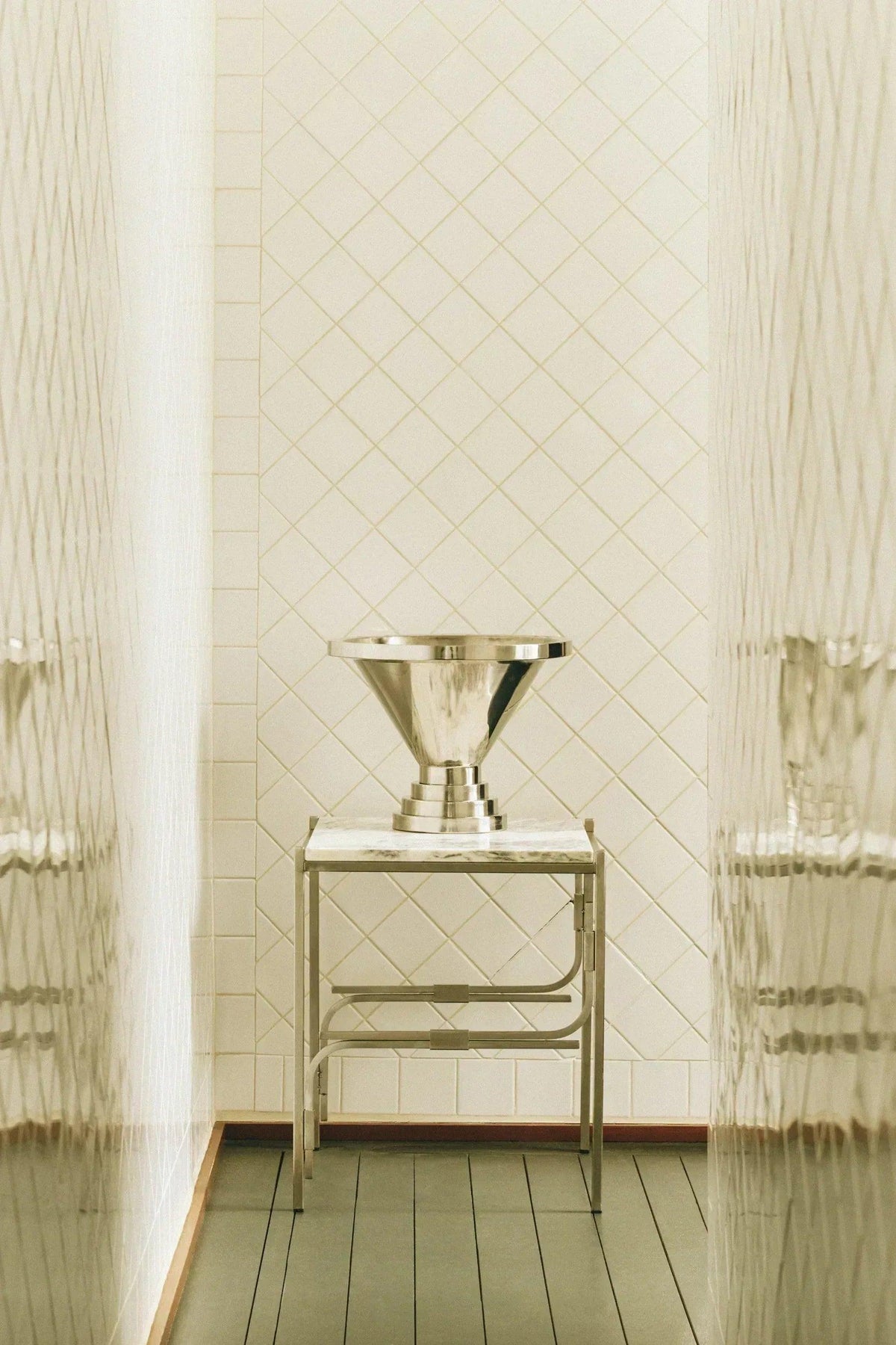 AXIS DISPLAY UNIT - ESTREMOZ MARBLE — side angle