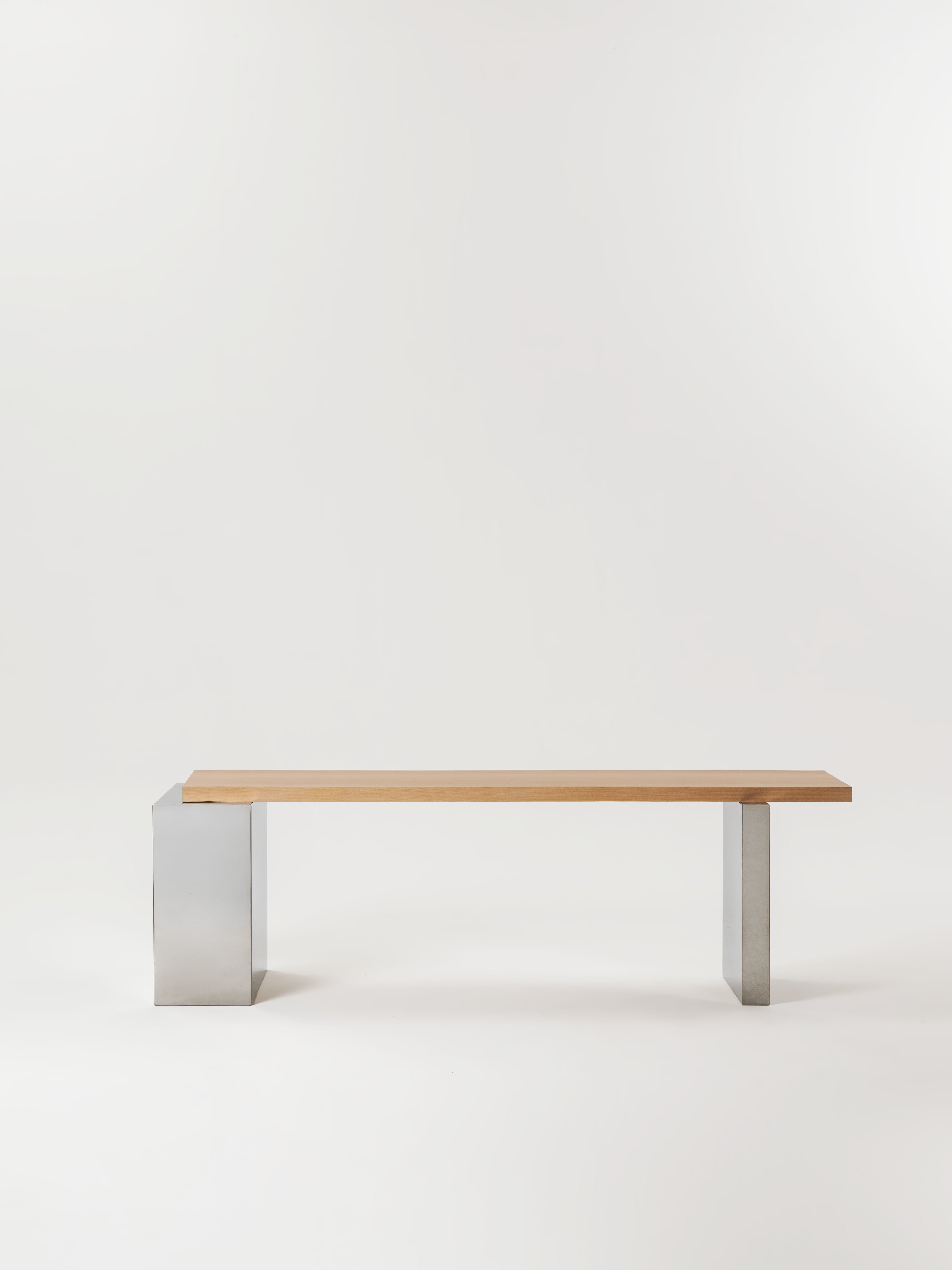 Canoa Studio Table — close-up