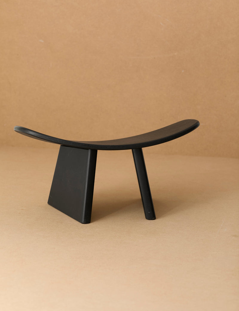 Alain Gaubert meditation stool in black solid beech, France c. 1980 — detail view