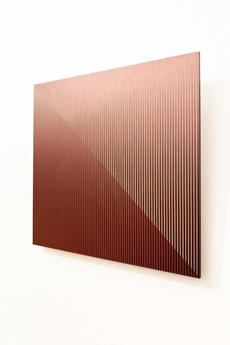 Sculpture in Aluminium - OSMOSE 24,7 — close-up of textured bronze surface