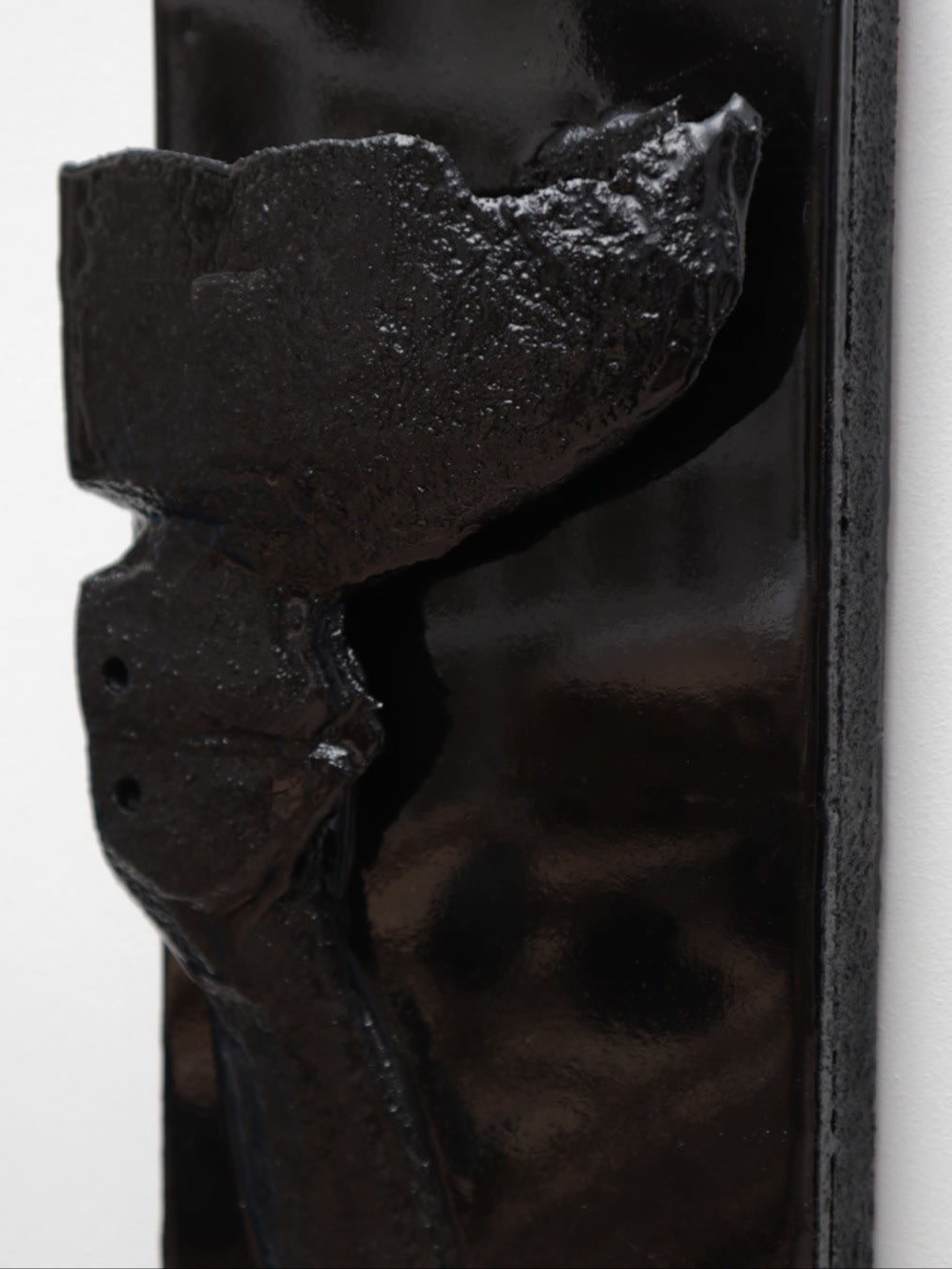 Graal Bas-relief — lifestyle setting