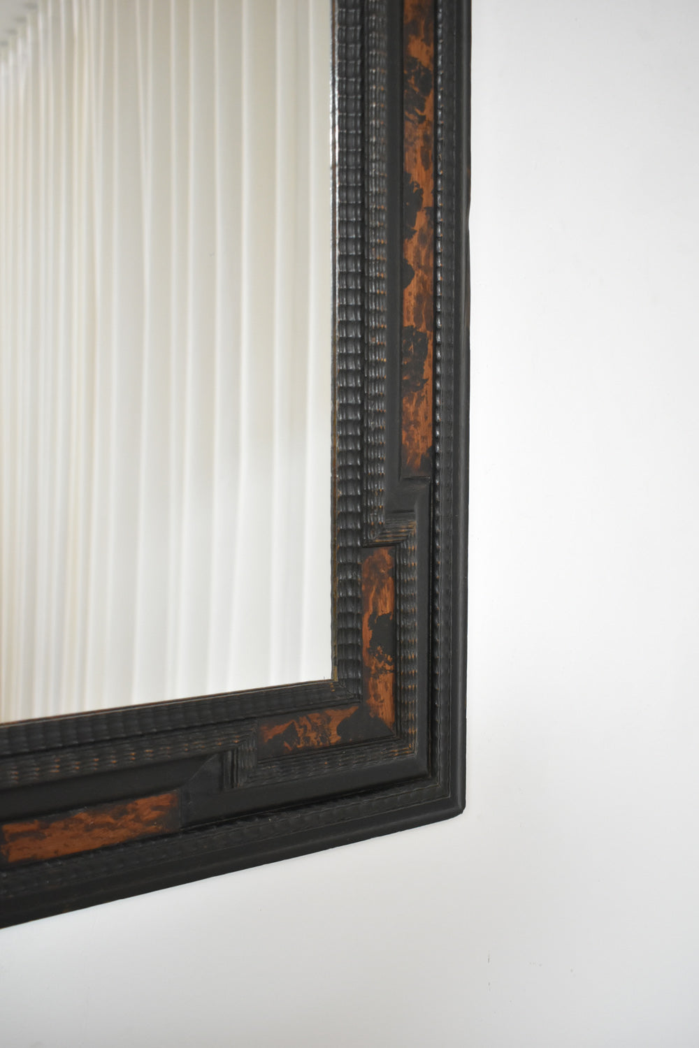 Carved ebonised wood mirror & trompe l'oeil tortoiseshell, XIXth c. — lifestyle setting