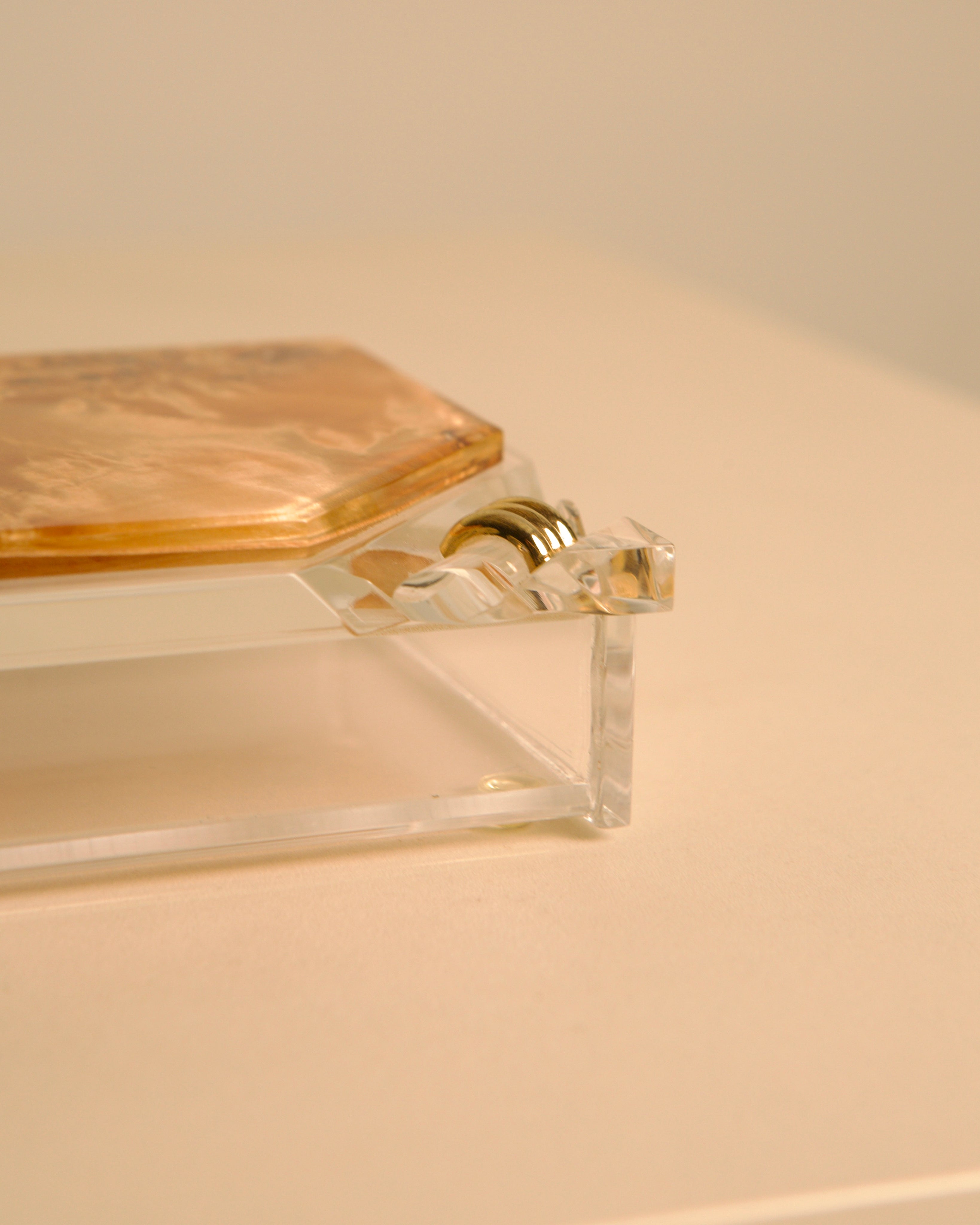 Italian box in wood, plexiglass and brass from the 70s — close-up
