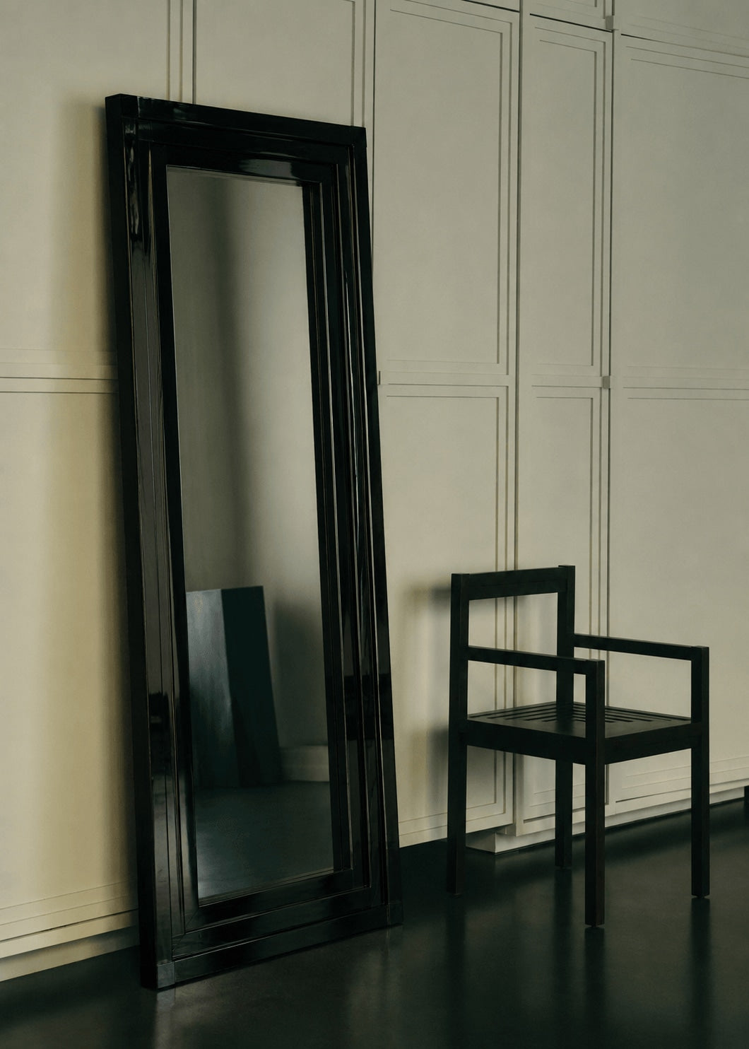 FRANKIE FRAME MIRROR 02 — side angle